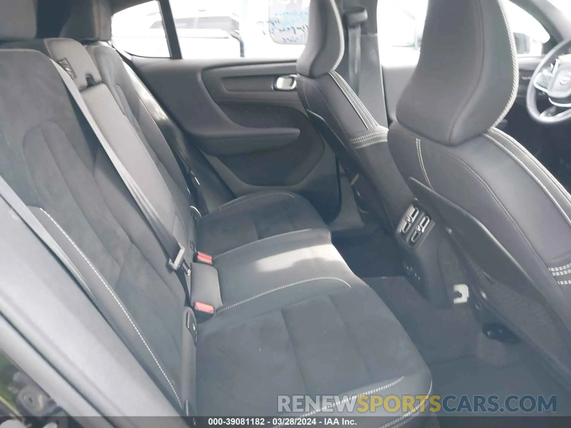 8 fotografías del automóvil dañado YV4ED3GM7P2067212 VOLVO C40 RECHARGE PURE ELECTRIC 2023