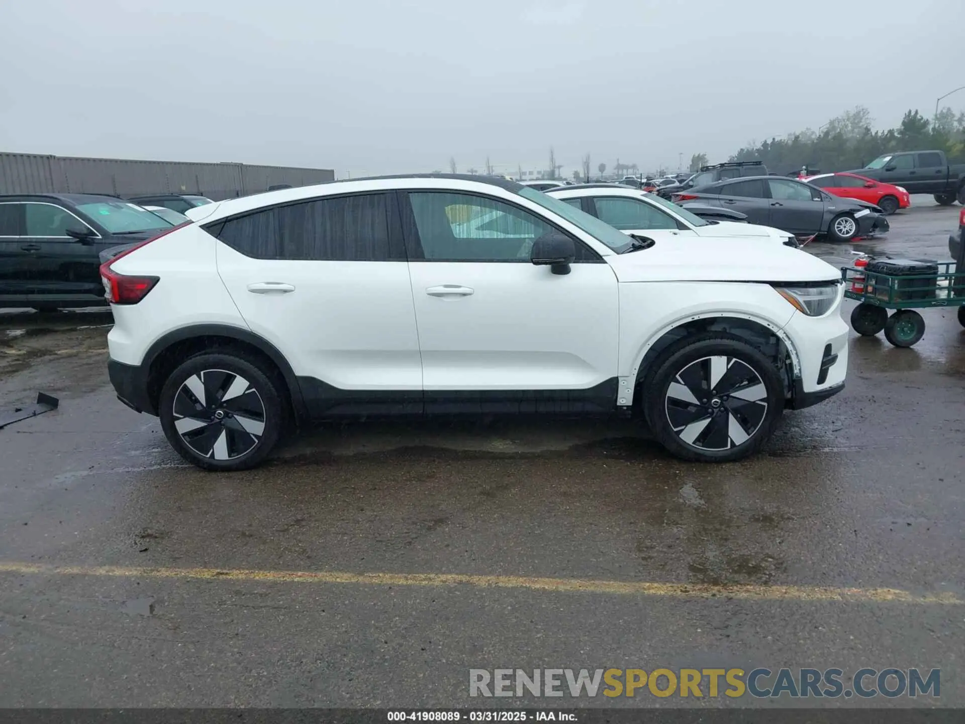 14 fotografías del automóvil dañado YV4ER3GK0R2107021 VOLVO C40 RECHARGE PURE ELECTRIC 2024