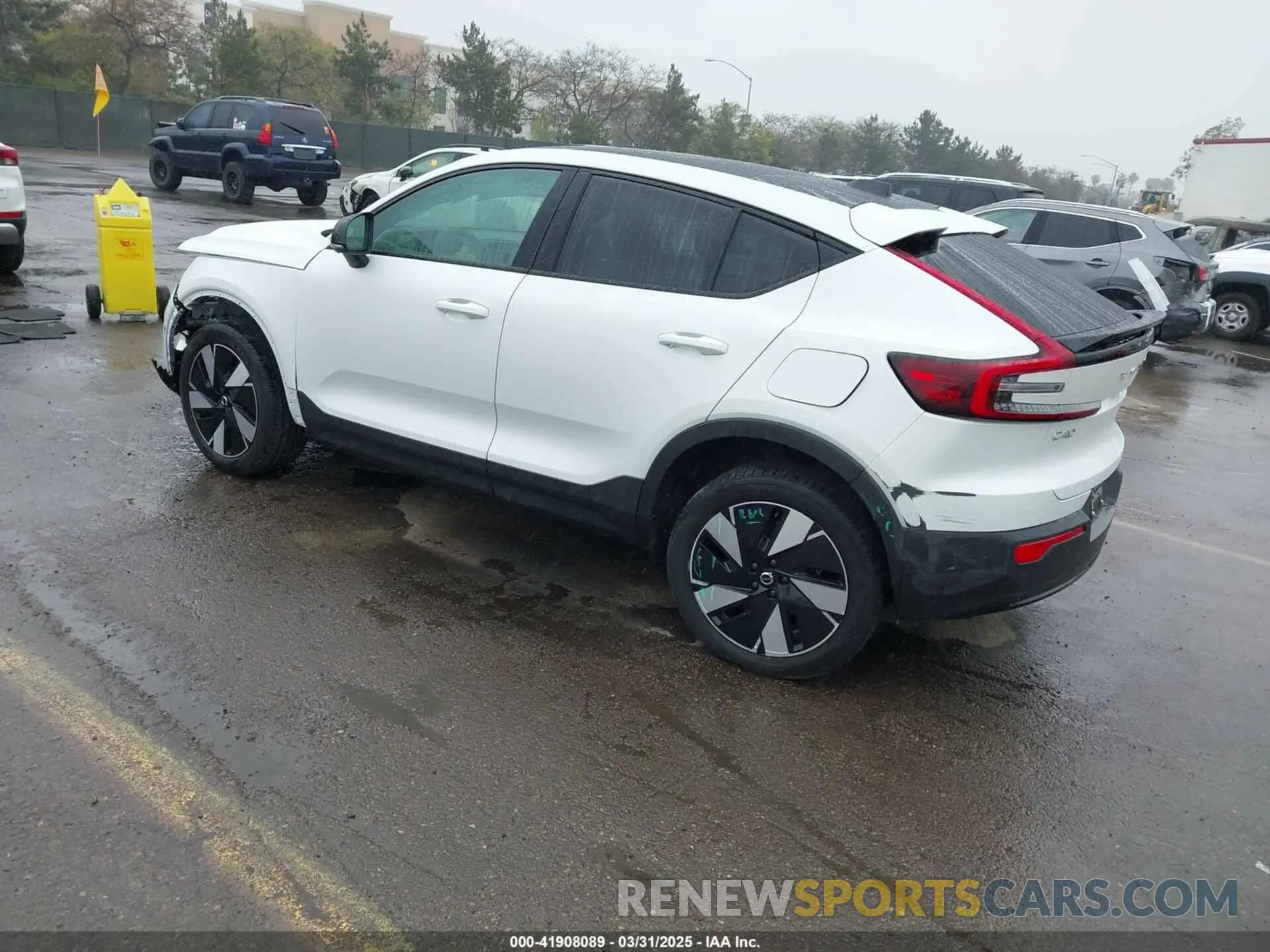 3 fotografías del automóvil dañado YV4ER3GK0R2107021 VOLVO C40 RECHARGE PURE ELECTRIC 2024