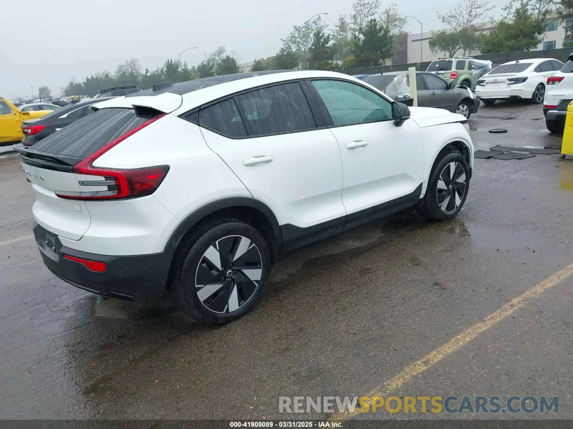 4 fotografías del automóvil dañado YV4ER3GK0R2107021 VOLVO C40 RECHARGE PURE ELECTRIC 2024