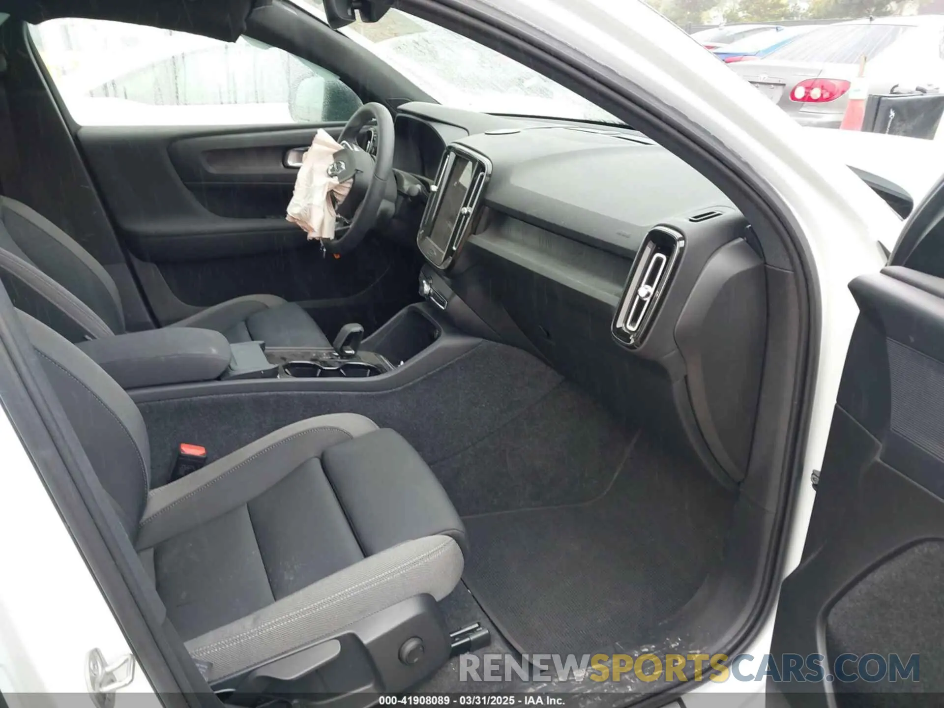 5 fotografías del automóvil dañado YV4ER3GK0R2107021 VOLVO C40 RECHARGE PURE ELECTRIC 2024