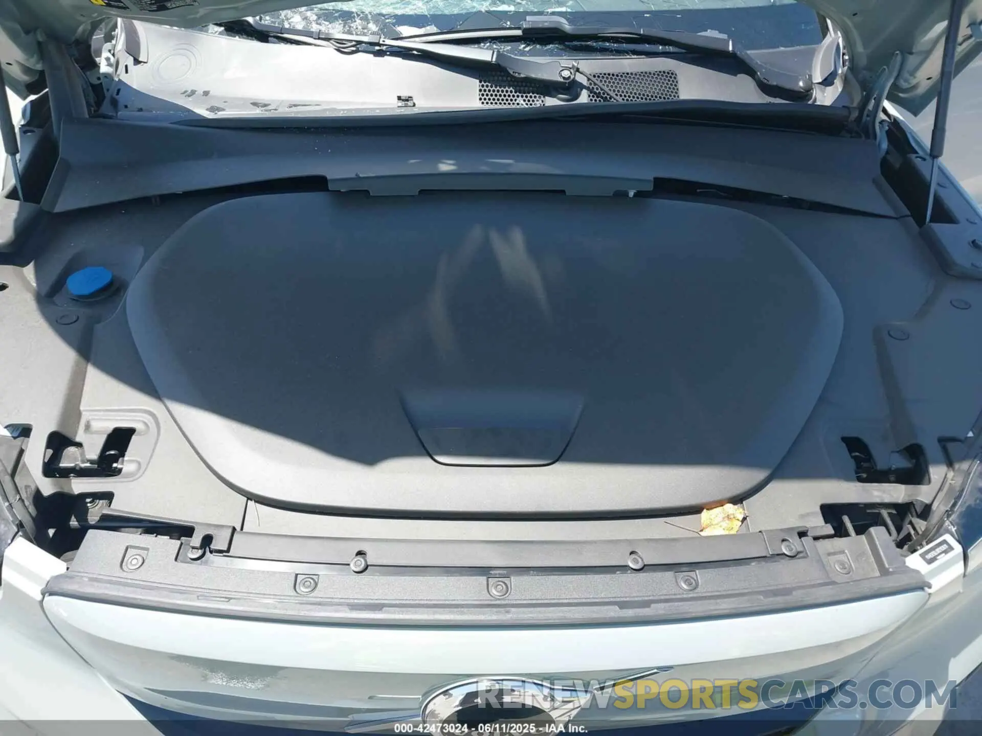 10 fotografías del automóvil dañado YV4ER3GL0R2103611 VOLVO C40 RECHARGE PURE ELECTRIC 2024