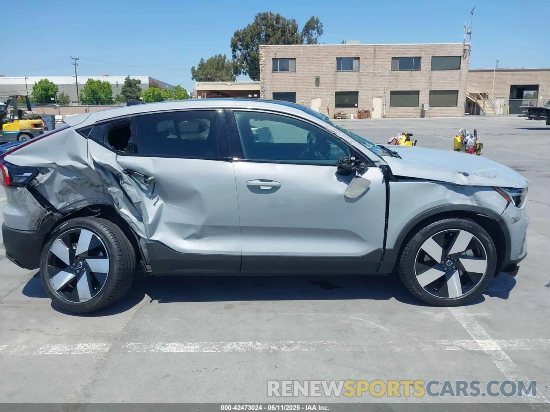 13 fotografías del automóvil dañado YV4ER3GL0R2103611 VOLVO C40 RECHARGE PURE ELECTRIC 2024