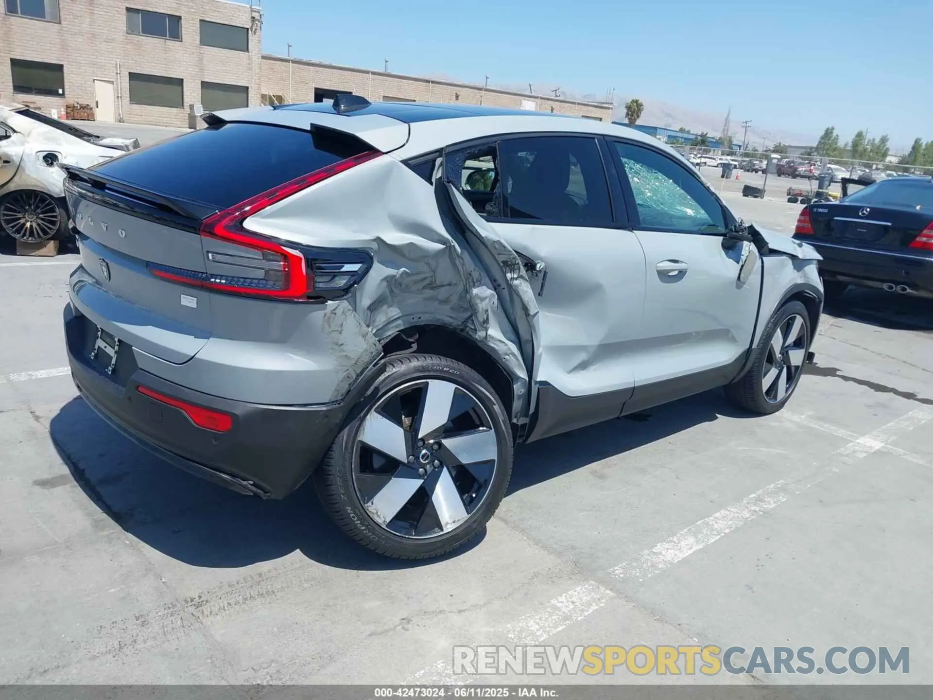 4 fotografías del automóvil dañado YV4ER3GL0R2103611 VOLVO C40 RECHARGE PURE ELECTRIC 2024