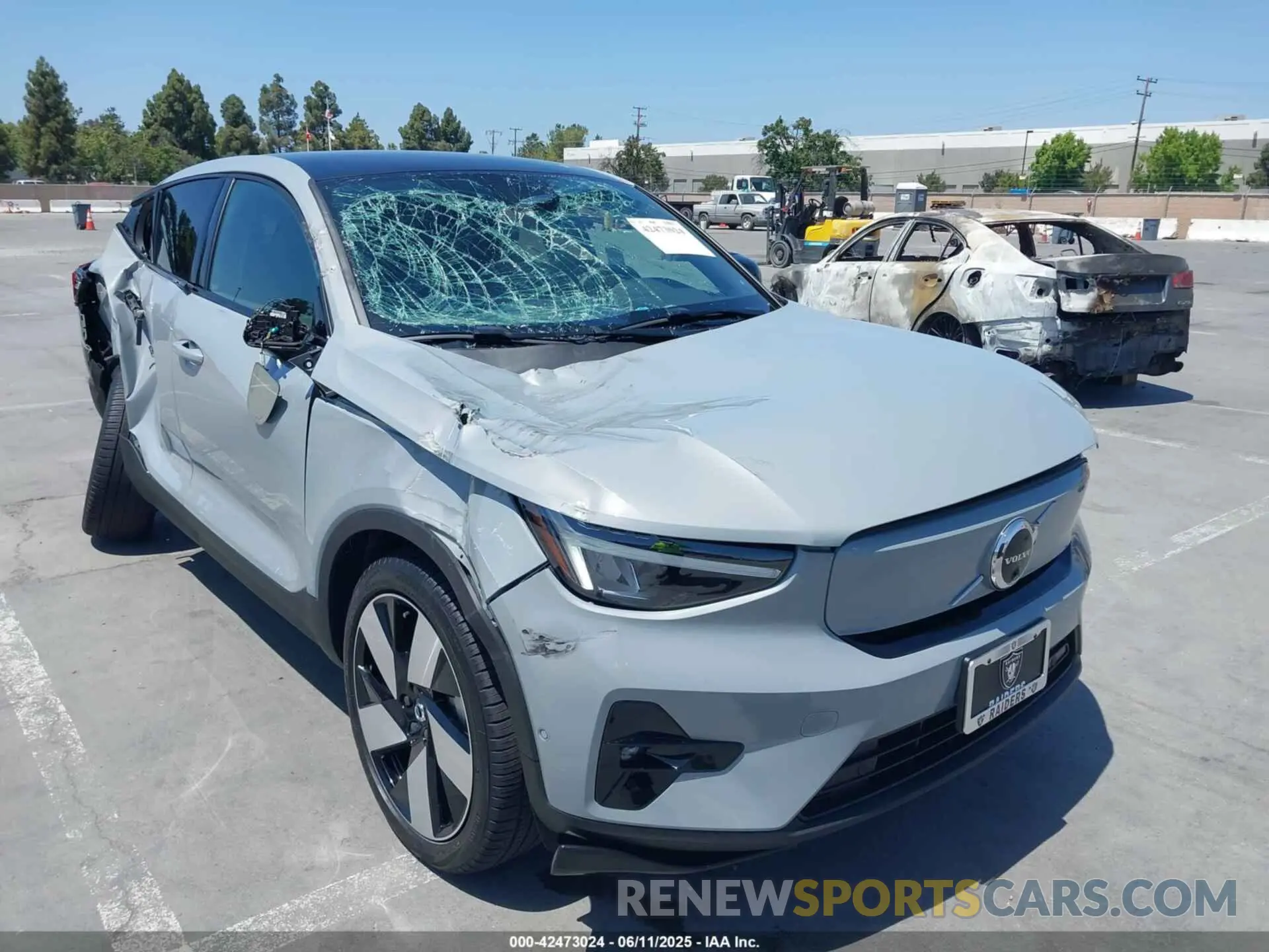 6 fotografías del automóvil dañado YV4ER3GL0R2103611 VOLVO C40 RECHARGE PURE ELECTRIC 2024