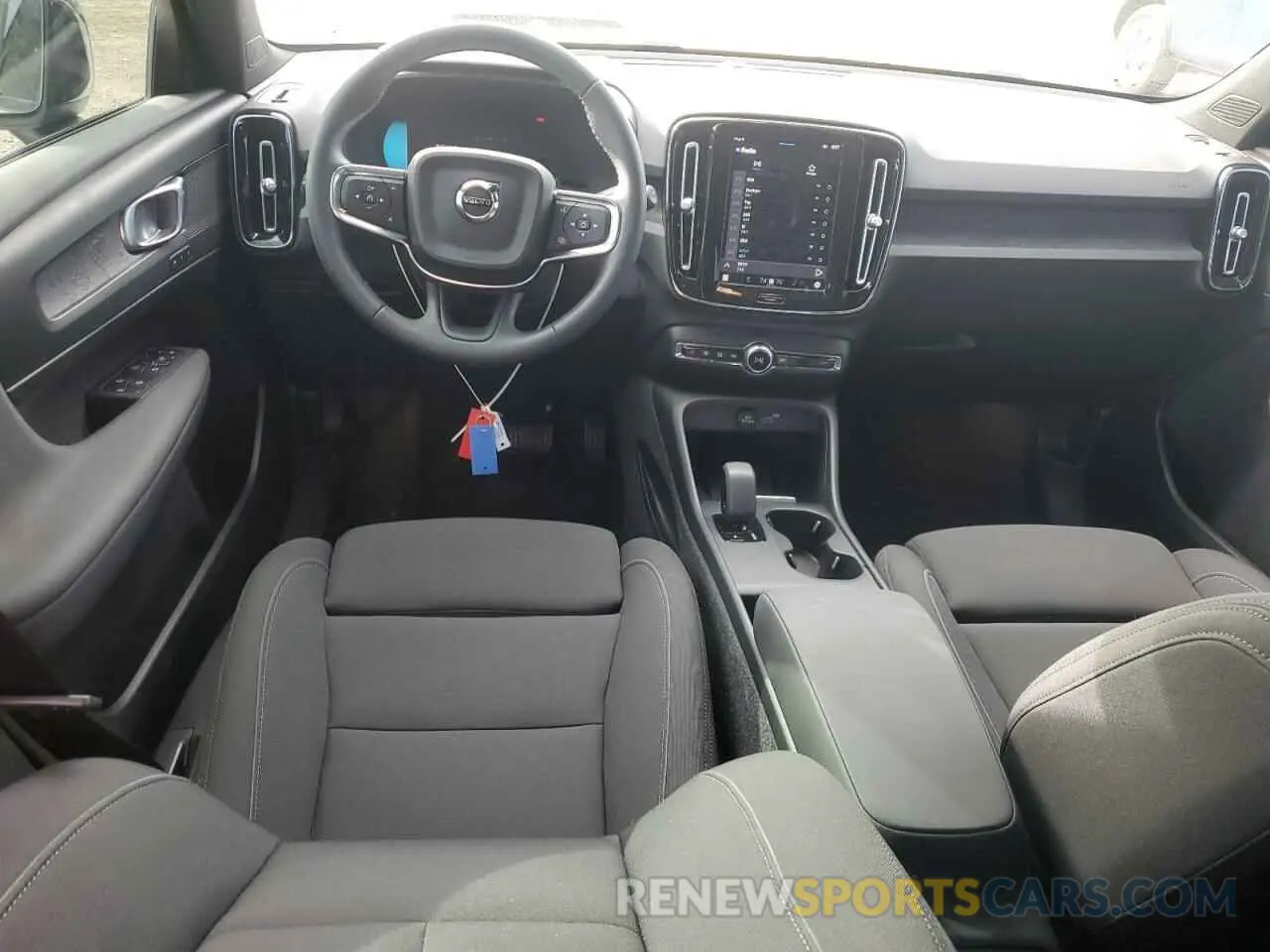 8 fotografías del automóvil dañado YV4ER3HJ2S2460758 VOLVO EX40 CORE 2025