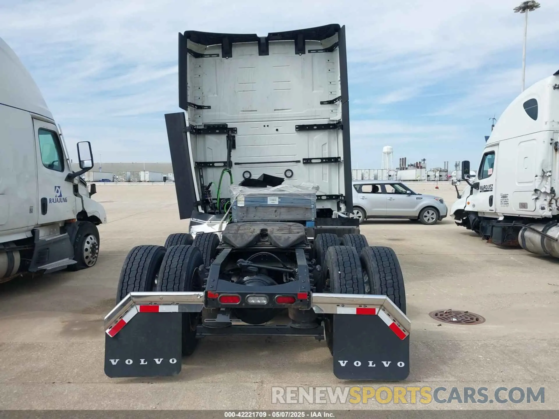 17 fotografías del automóvil dañado 4V4BC9EH3SN694891 VOLVO NEW VNL 2025