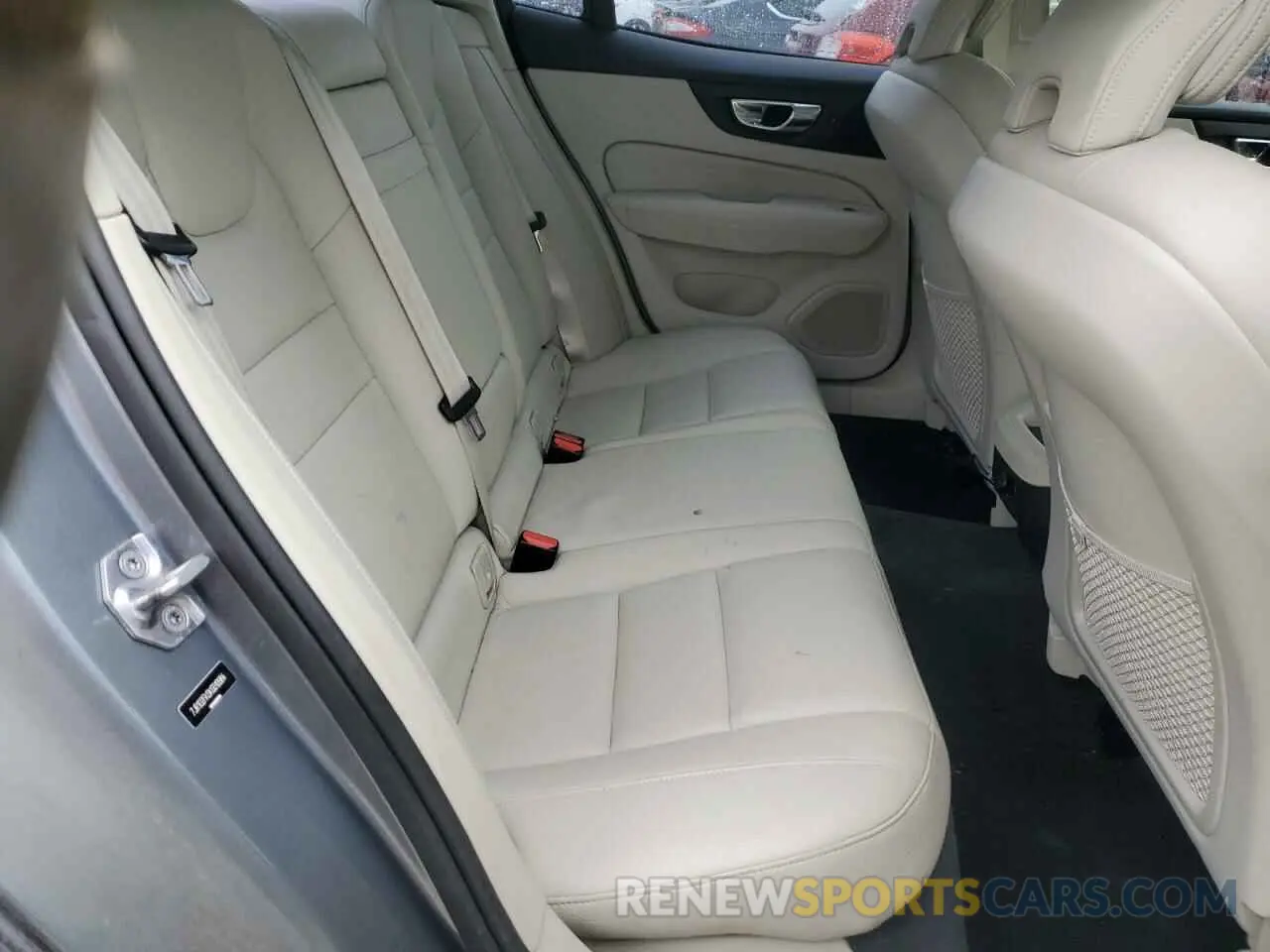 10 fotografías del automóvil dañado 7JR102FK0KG010984 VOLVO S60 2019