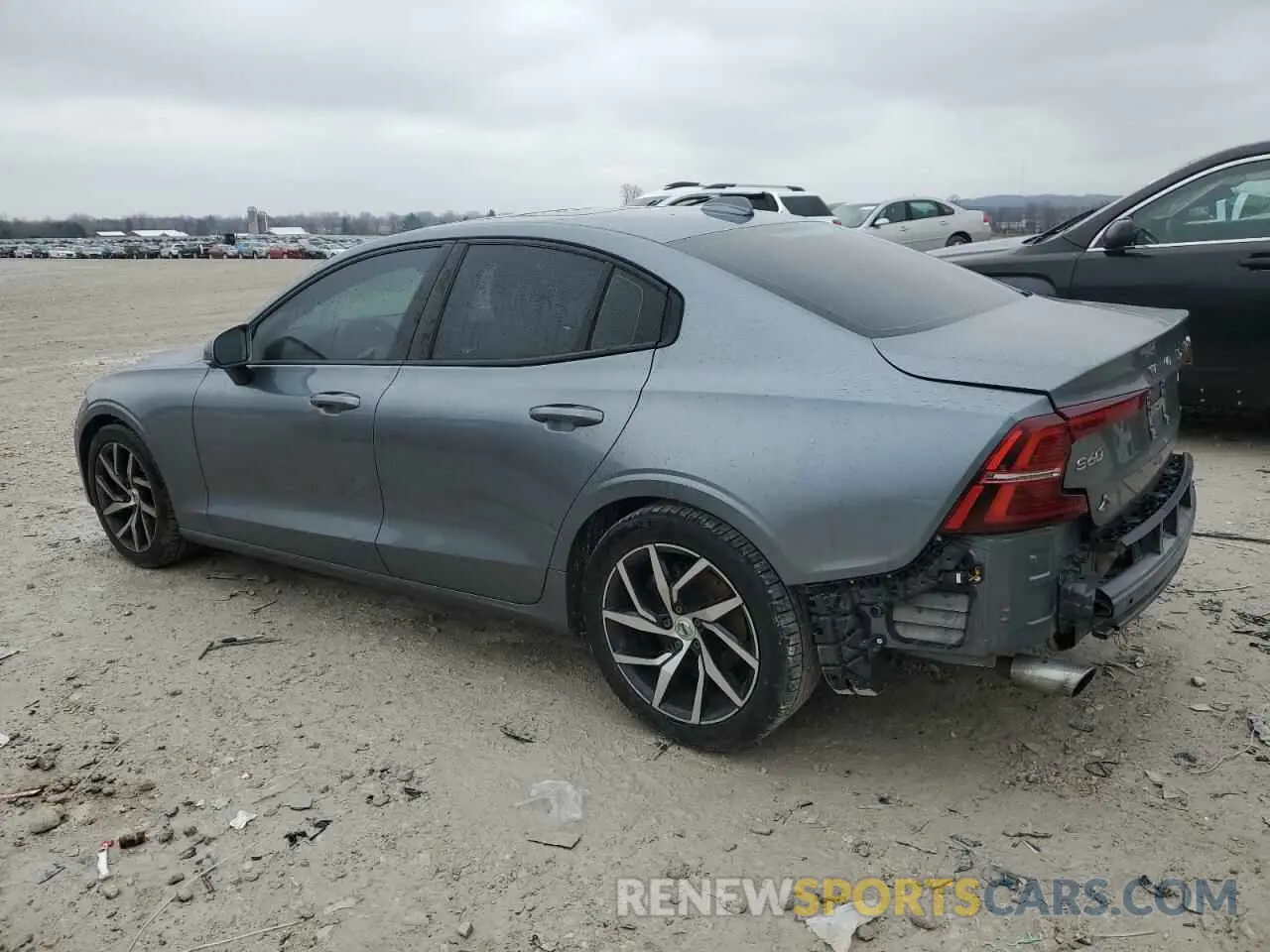 2 fotografías del automóvil dañado 7JR102FK0KG010984 VOLVO S60 2019