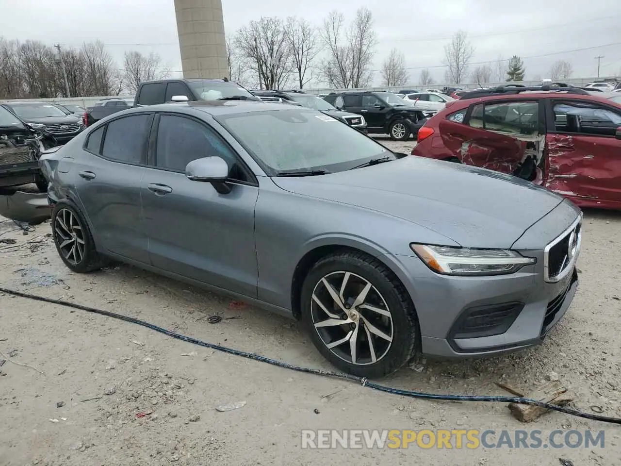 4 fotografías del automóvil dañado 7JR102FK0KG010984 VOLVO S60 2019