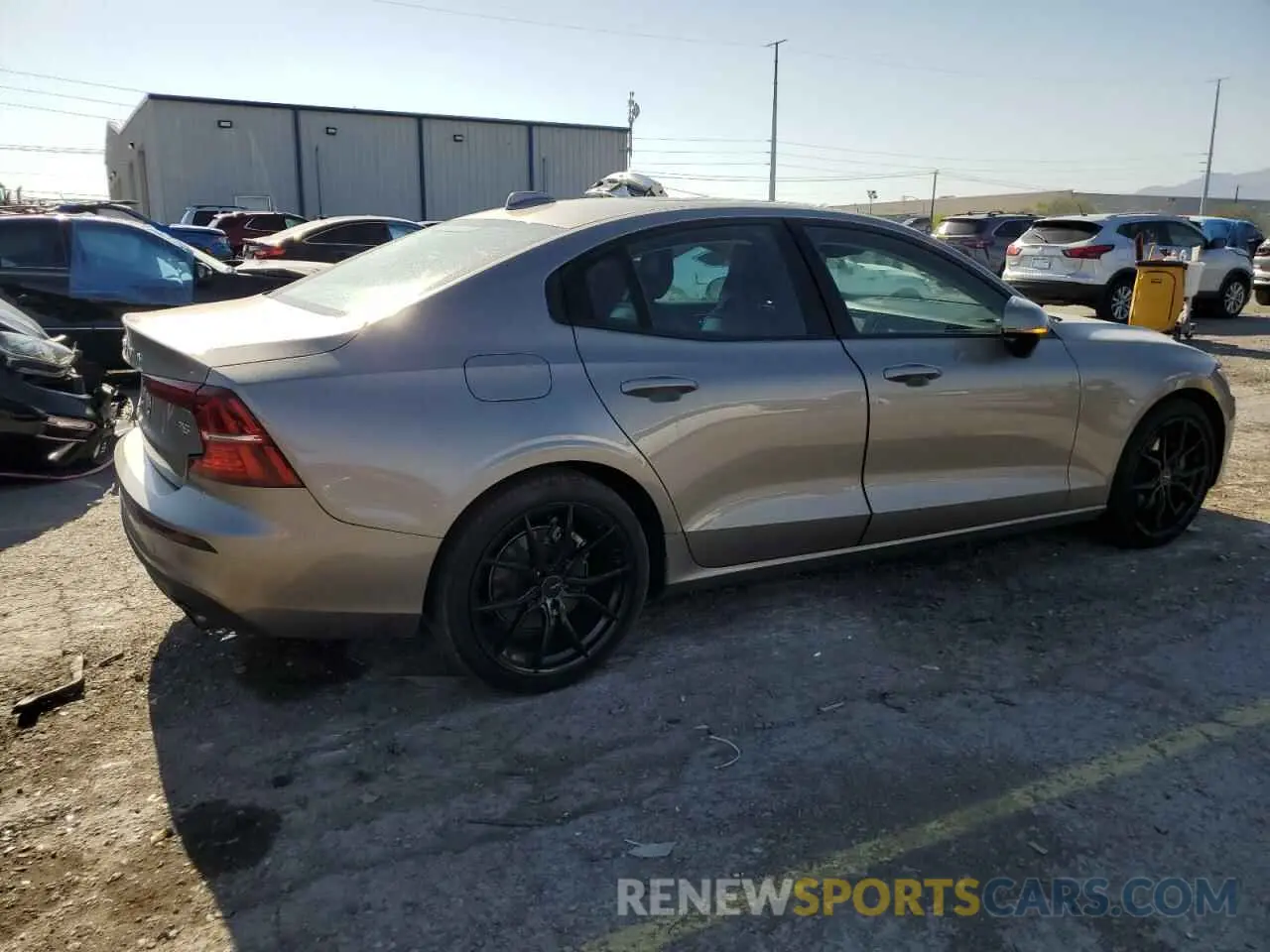 3 fotografías del automóvil dañado 7JR102FK1KG003929 VOLVO S60 2019