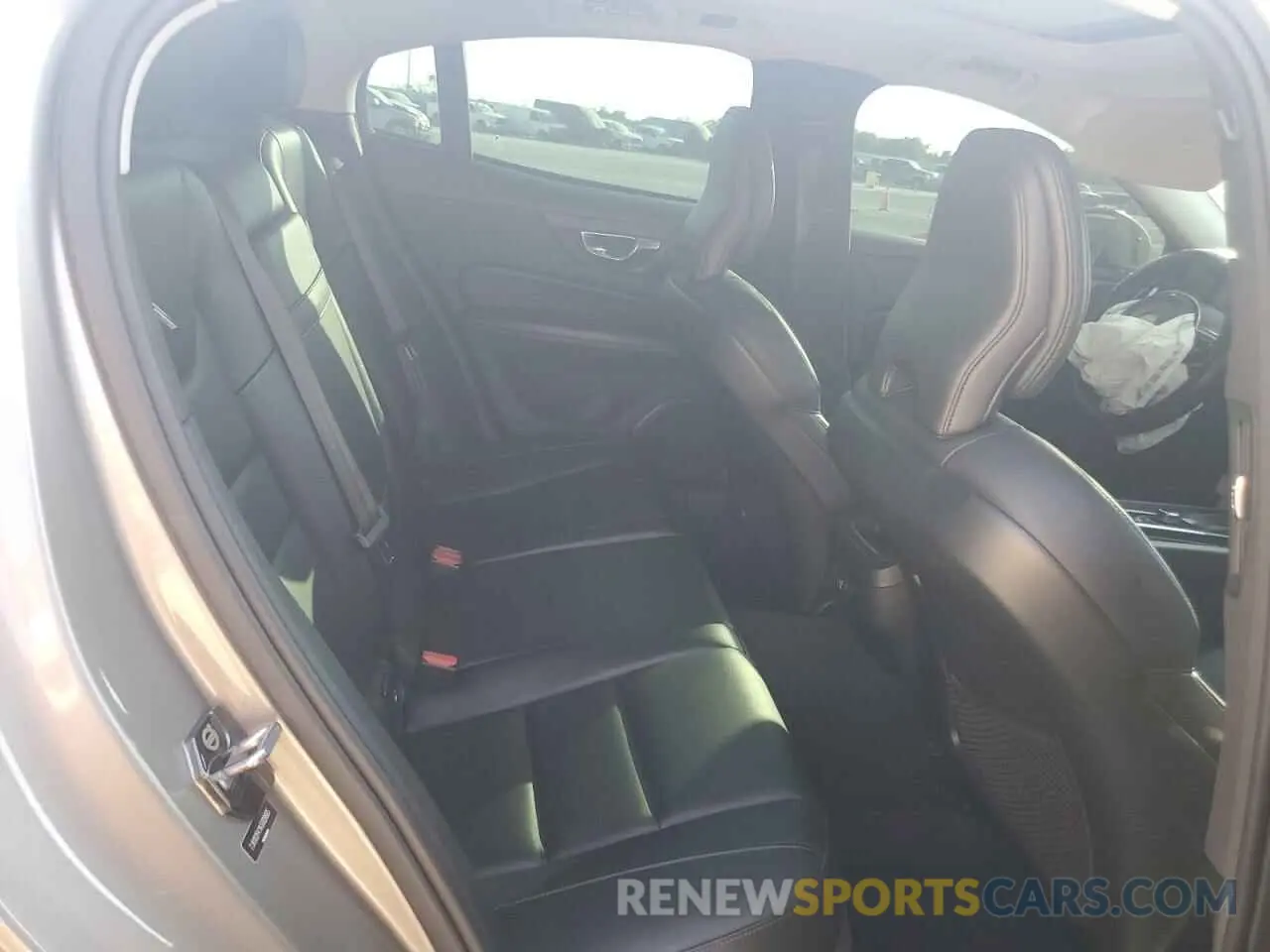 10 fotografías del automóvil dañado 7JR102FK1KG009665 VOLVO S60 2019