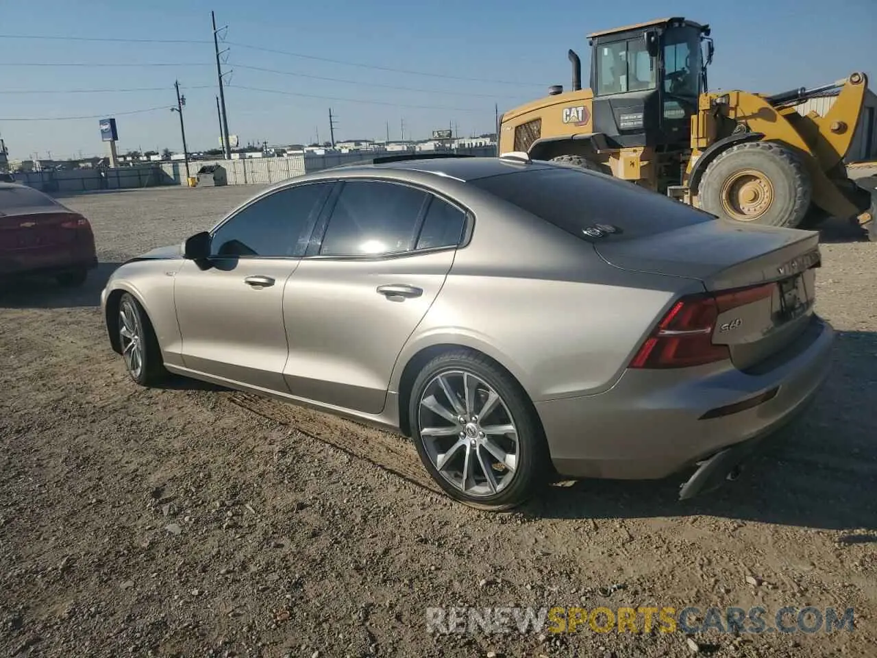 2 fotografías del automóvil dañado 7JR102FK1KG009665 VOLVO S60 2019