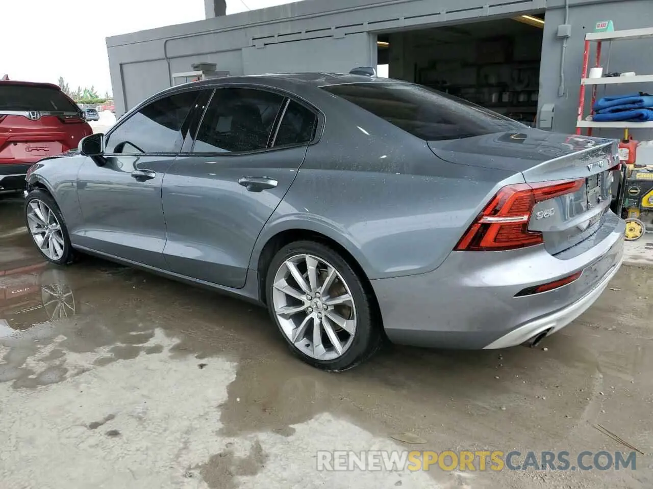 2 fotografías del automóvil dañado 7JR102FK3KG003852 VOLVO S60 2019