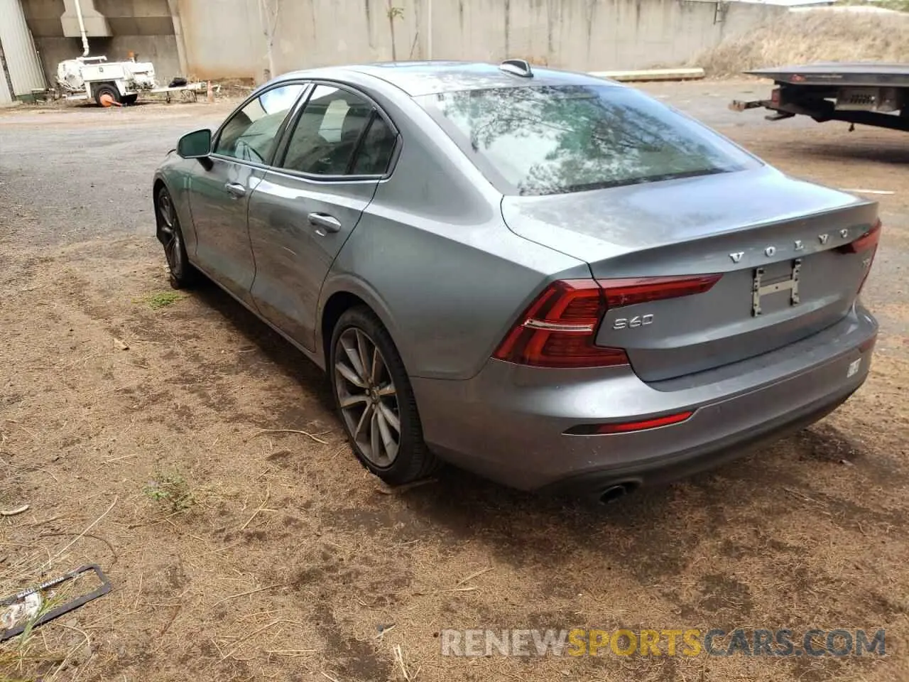 3 fotografías del automóvil dañado 7JR102FK8KG006486 VOLVO S60 2019