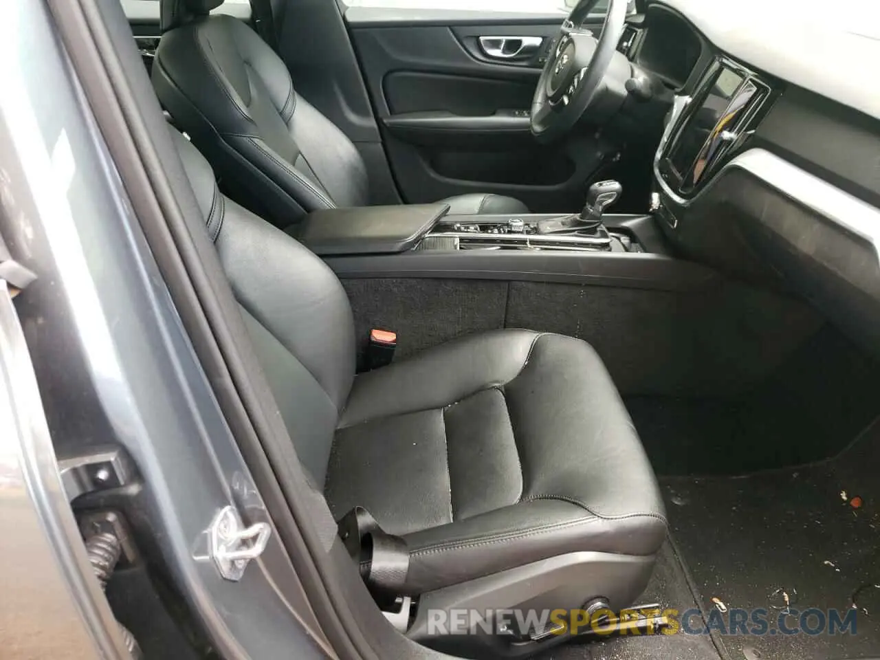 5 fotografías del automóvil dañado 7JR102FK8KG006486 VOLVO S60 2019