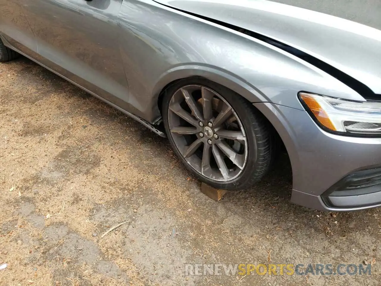 9 fotografías del automóvil dañado 7JR102FK8KG006486 VOLVO S60 2019
