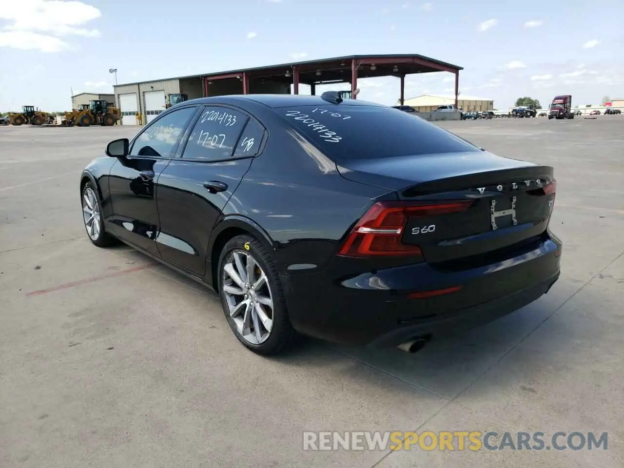 3 fotografías del automóvil dañado 7JR102FK8KG008688 VOLVO S60 2019