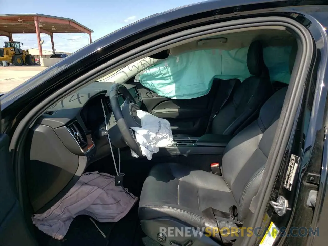 5 fotografías del automóvil dañado 7JR102FK8KG008688 VOLVO S60 2019