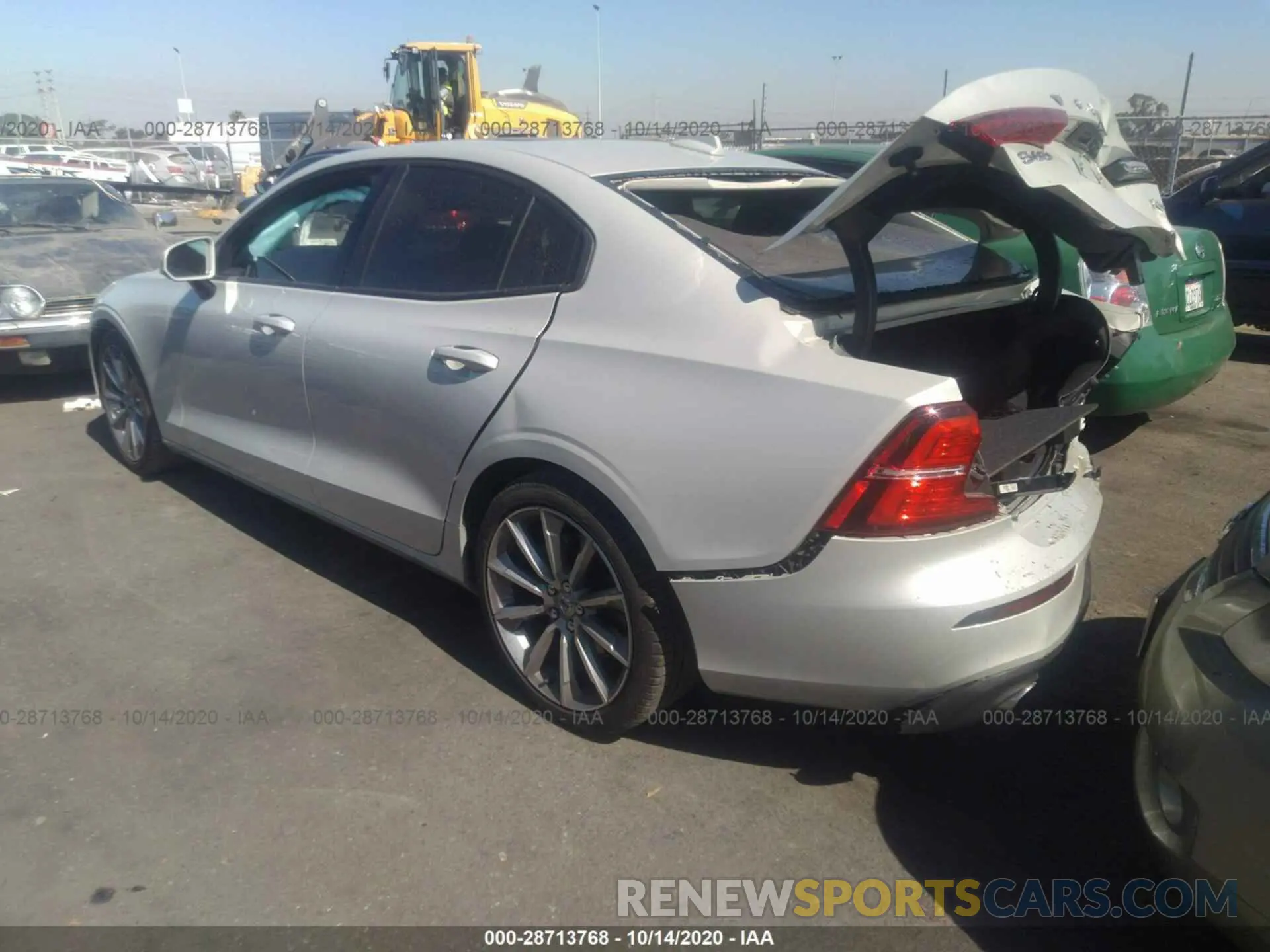 3 fotografías del automóvil dañado 7JR102FKXKG000818 VOLVO S60 2019