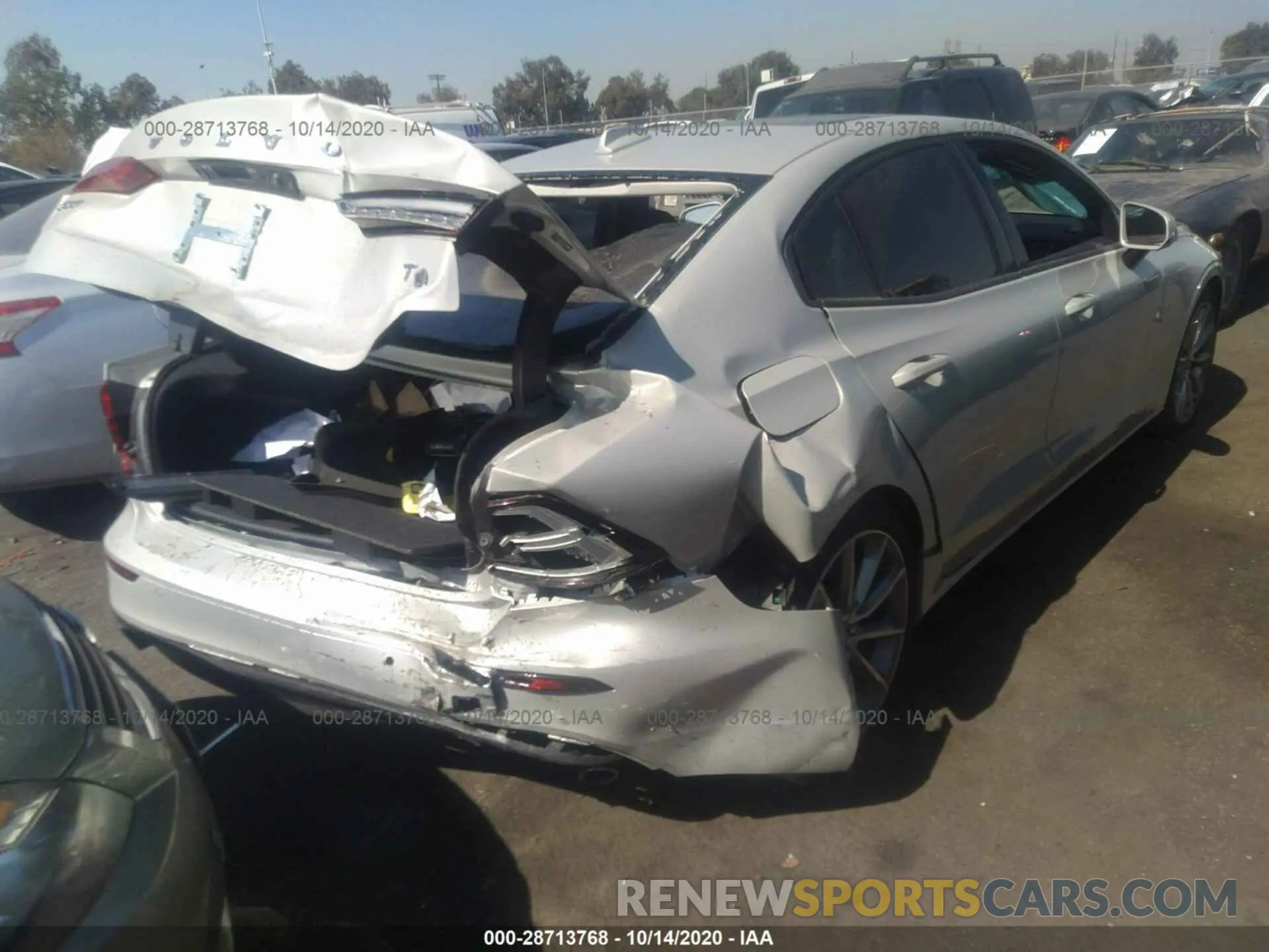 4 fotografías del automóvil dañado 7JR102FKXKG000818 VOLVO S60 2019