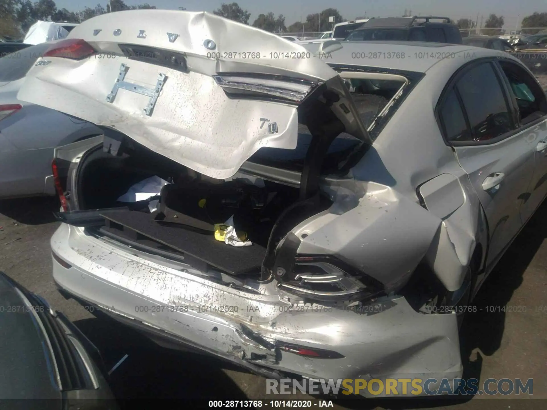6 fotografías del automóvil dañado 7JR102FKXKG000818 VOLVO S60 2019