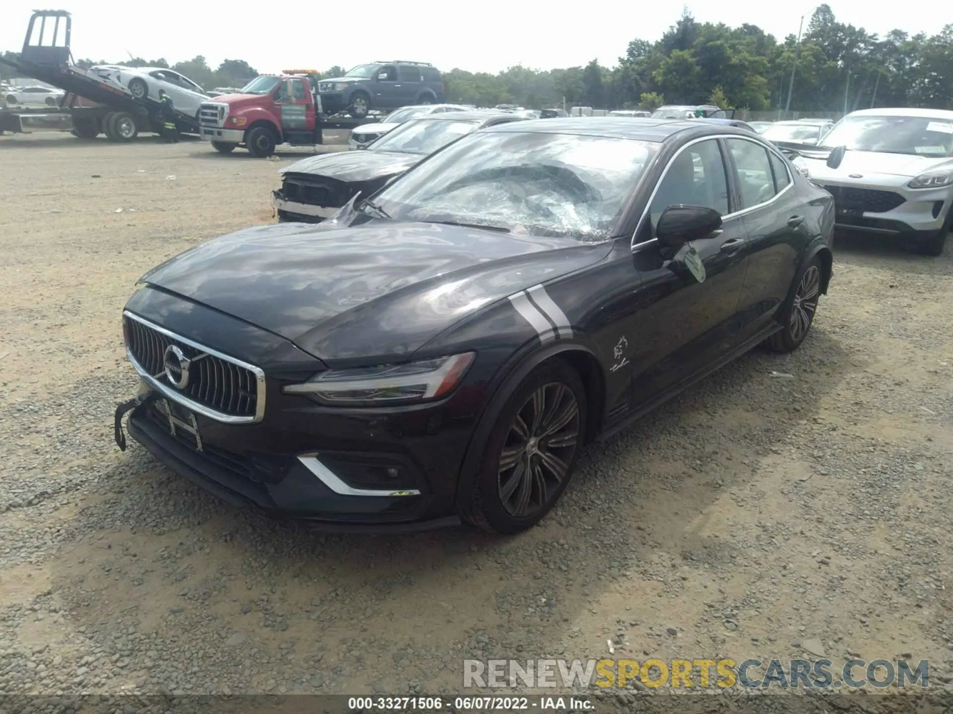 2 fotografías del automóvil dañado 7JR102FL2KG017931 VOLVO S60 2019