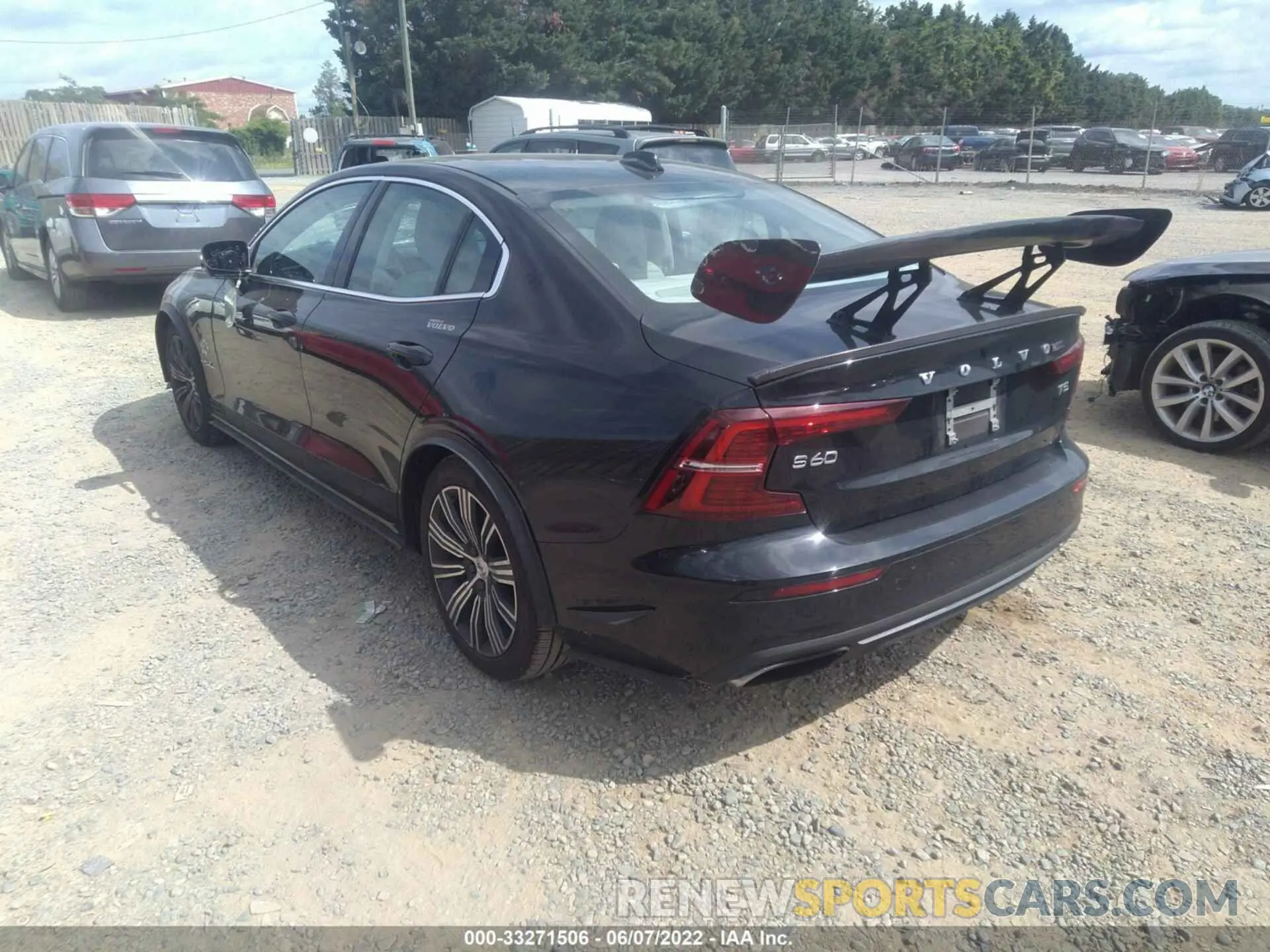 3 fotografías del automóvil dañado 7JR102FL2KG017931 VOLVO S60 2019