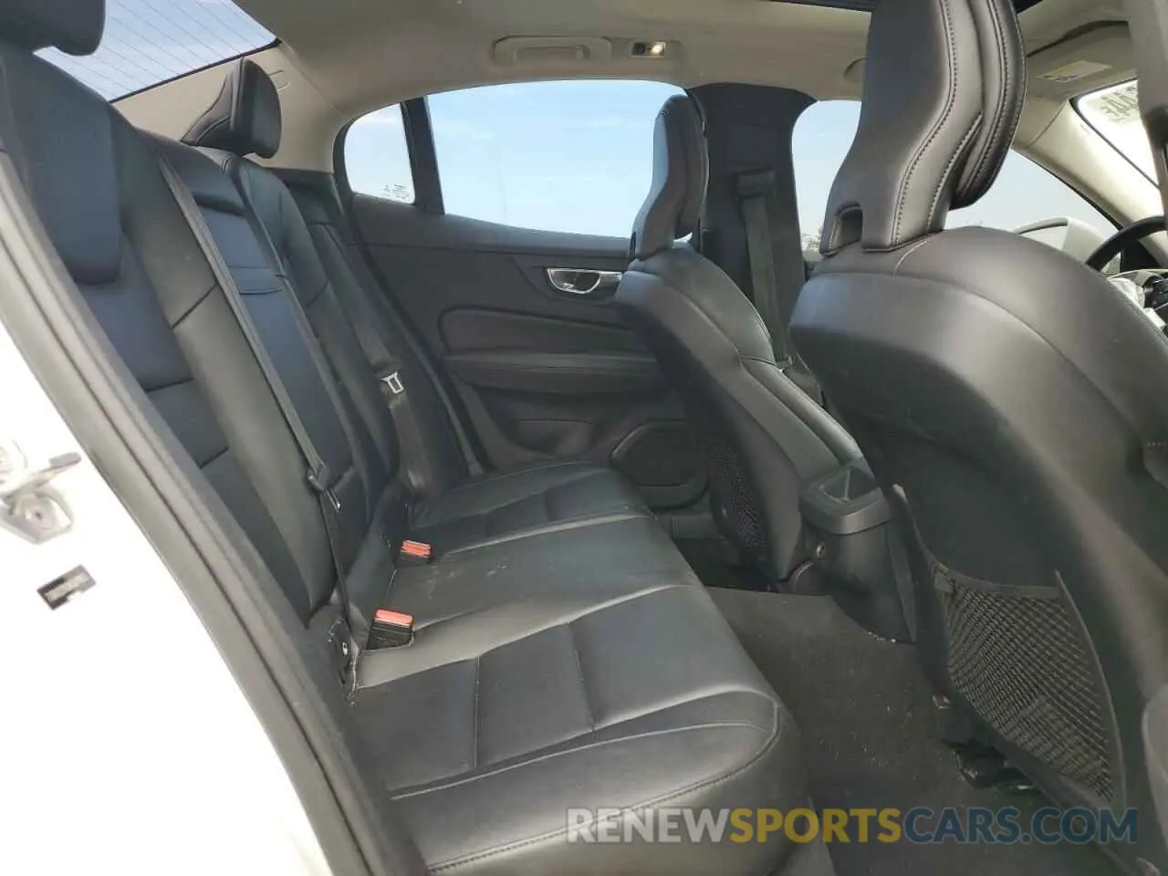 10 fotografías del automóvil dañado 7JRA22TK0KG017853 VOLVO S60 2019