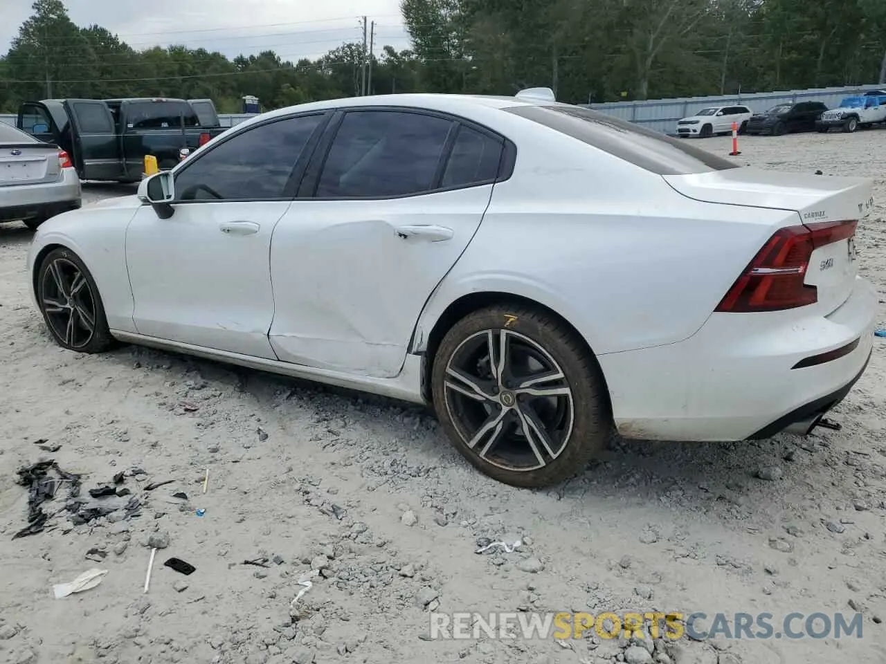2 fotografías del automóvil dañado 7JRA22TK0KG017853 VOLVO S60 2019