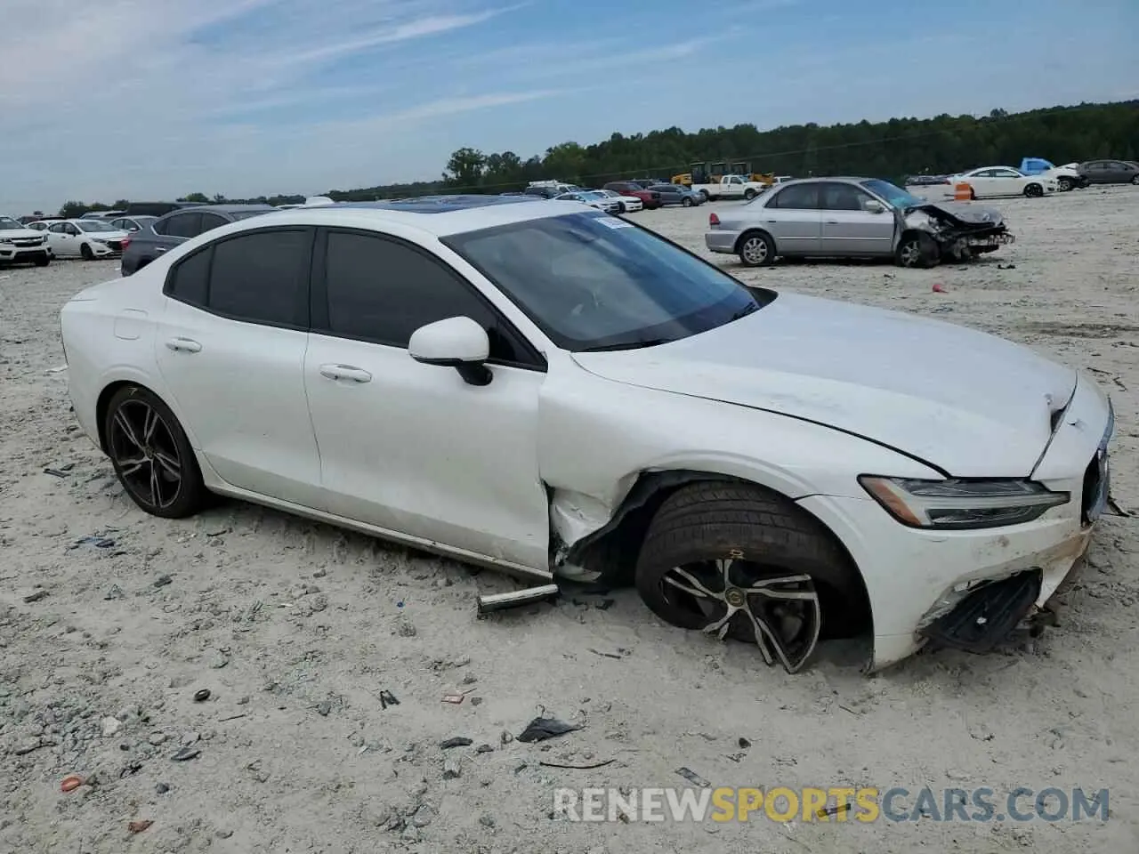4 fotografías del automóvil dañado 7JRA22TK0KG017853 VOLVO S60 2019