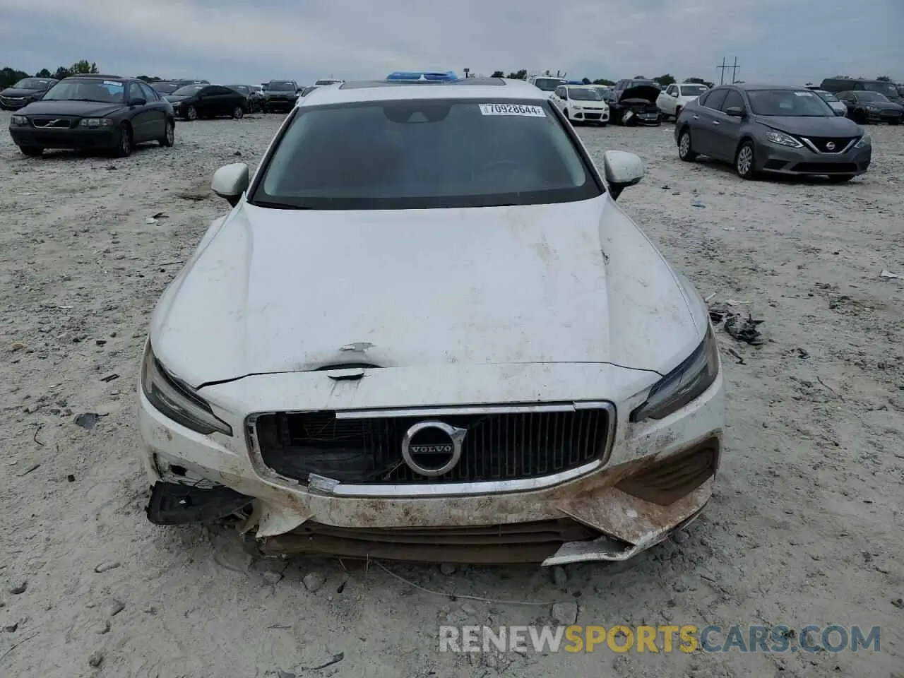 5 fotografías del automóvil dañado 7JRA22TK0KG017853 VOLVO S60 2019