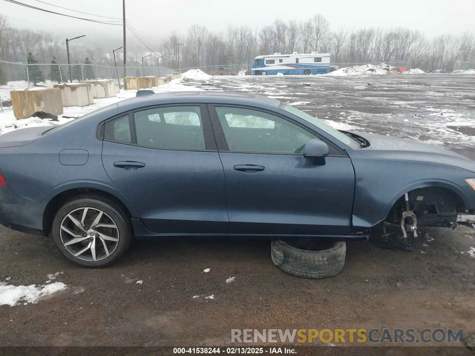 13 fotografías del automóvil dañado 7JRA22TK1KG014749 VOLVO S60 2019