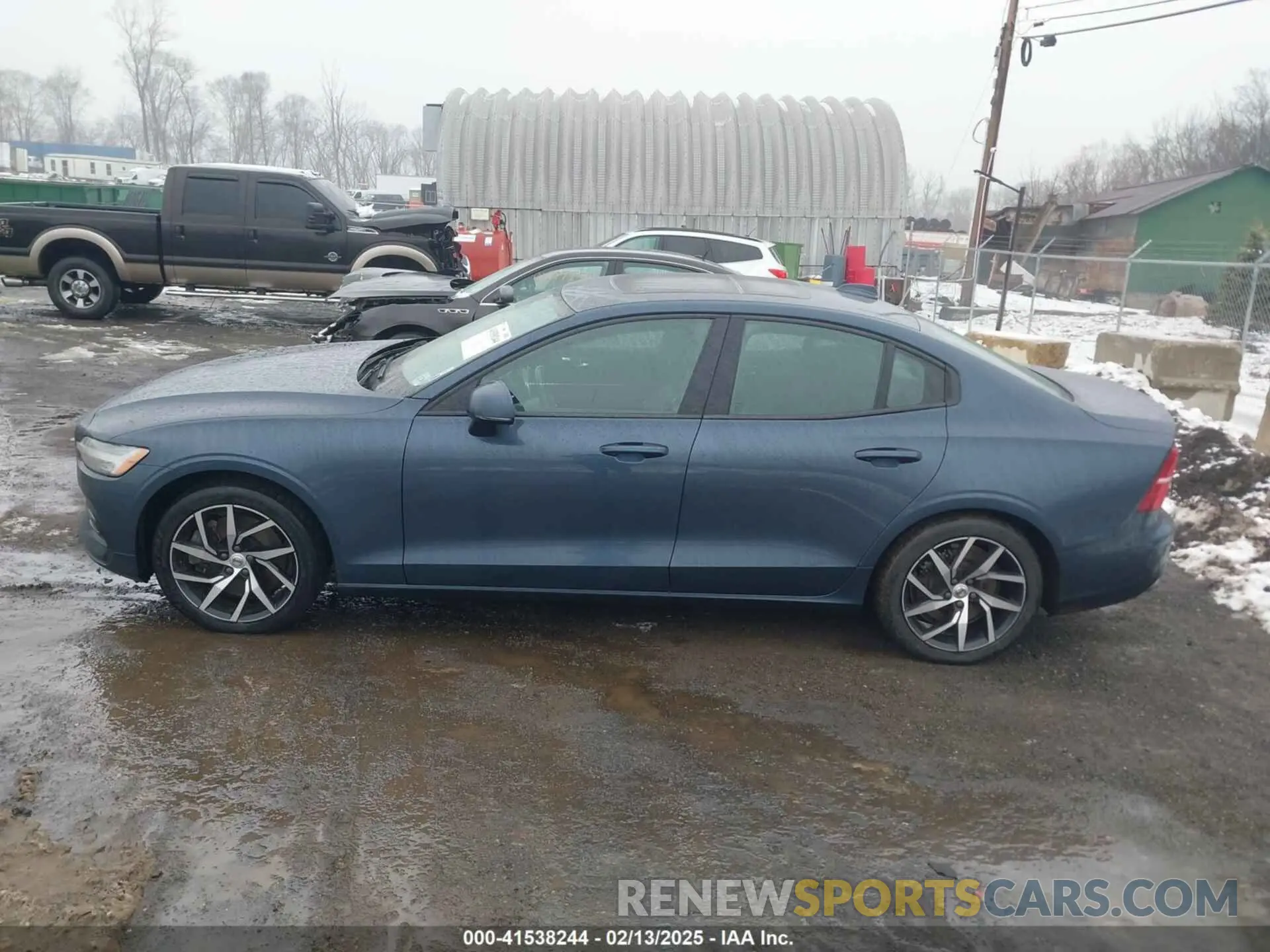 14 fotografías del automóvil dañado 7JRA22TK1KG014749 VOLVO S60 2019