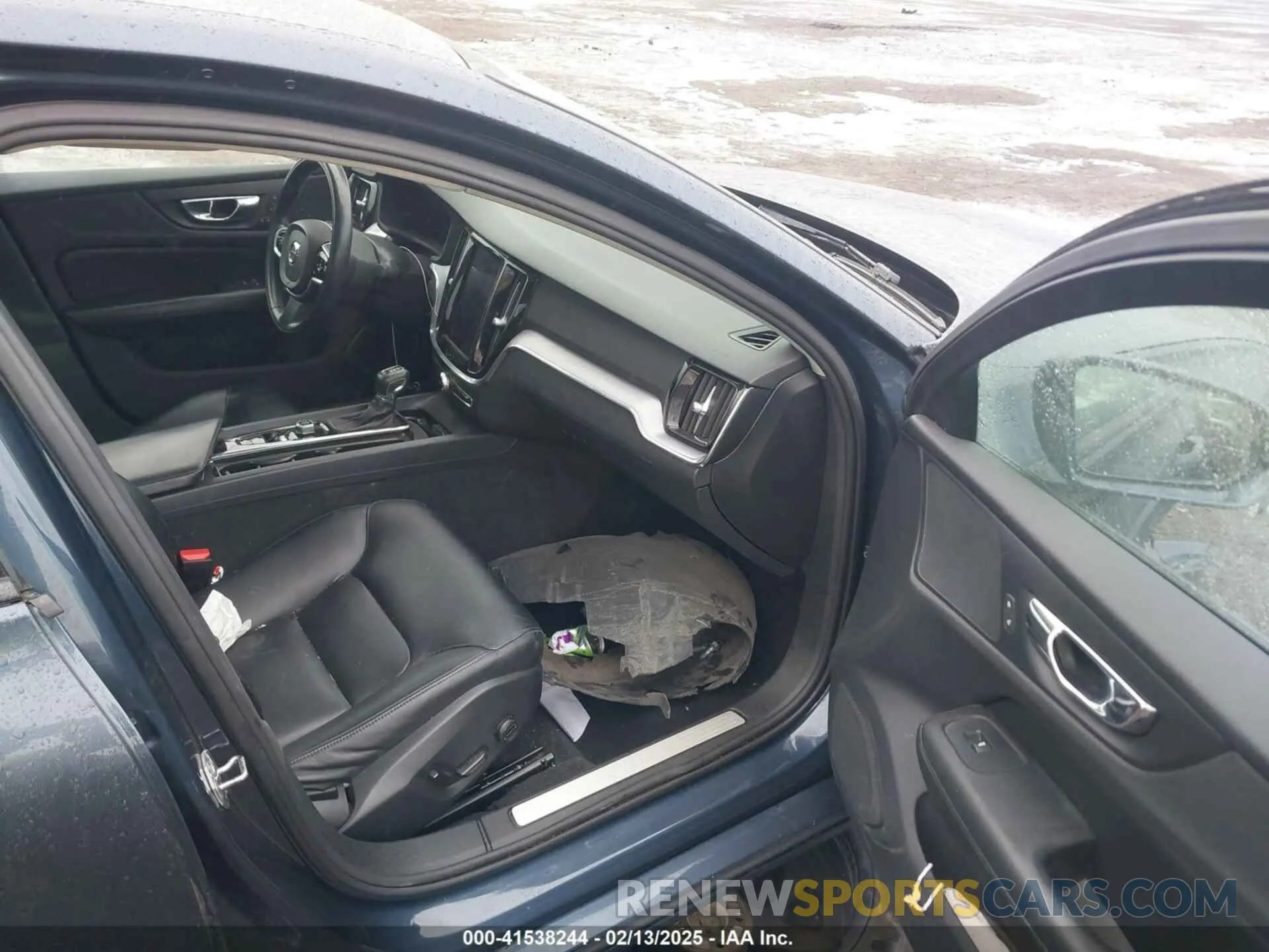 5 fotografías del automóvil dañado 7JRA22TK1KG014749 VOLVO S60 2019