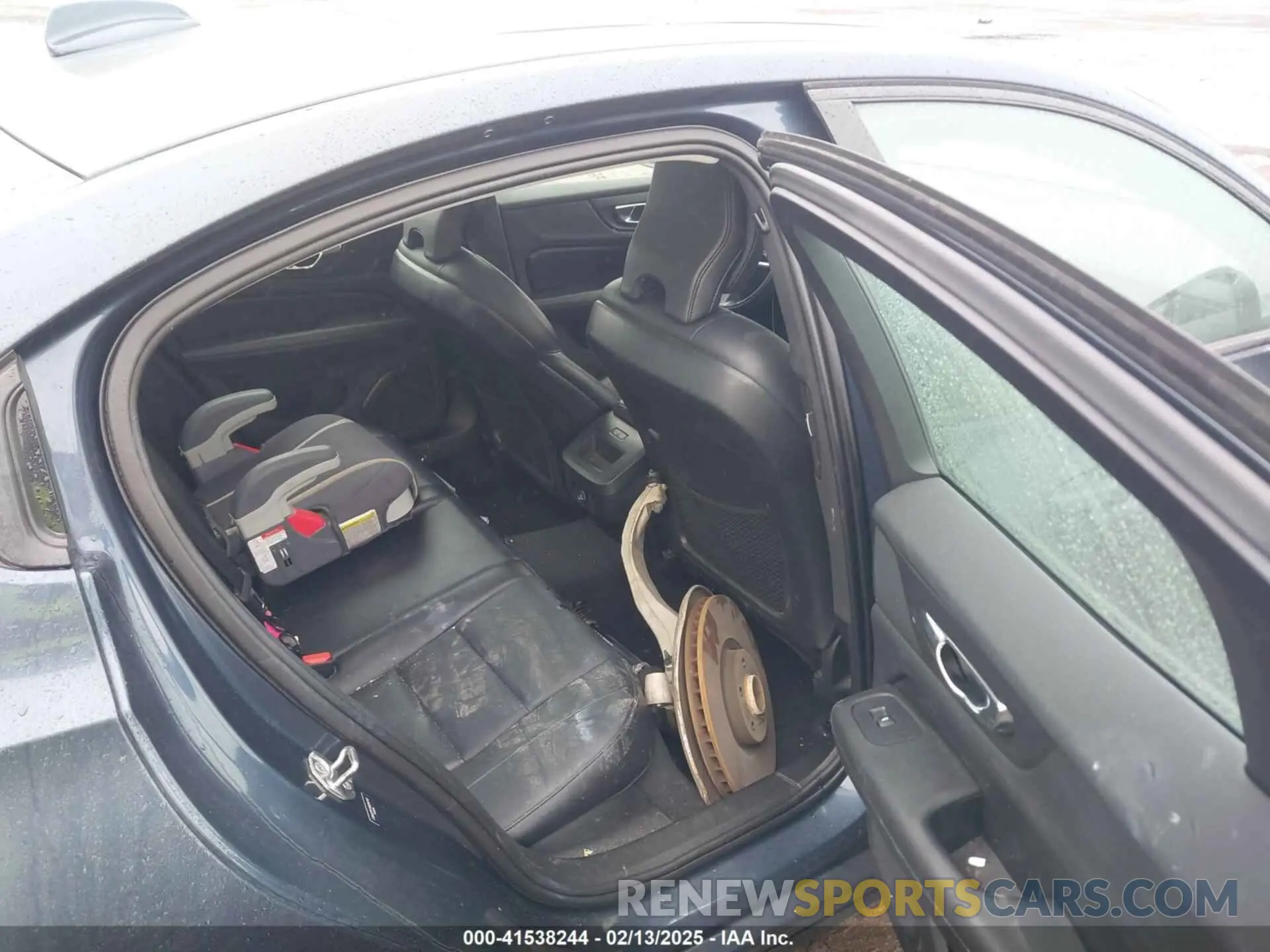 8 fotografías del automóvil dañado 7JRA22TK1KG014749 VOLVO S60 2019
