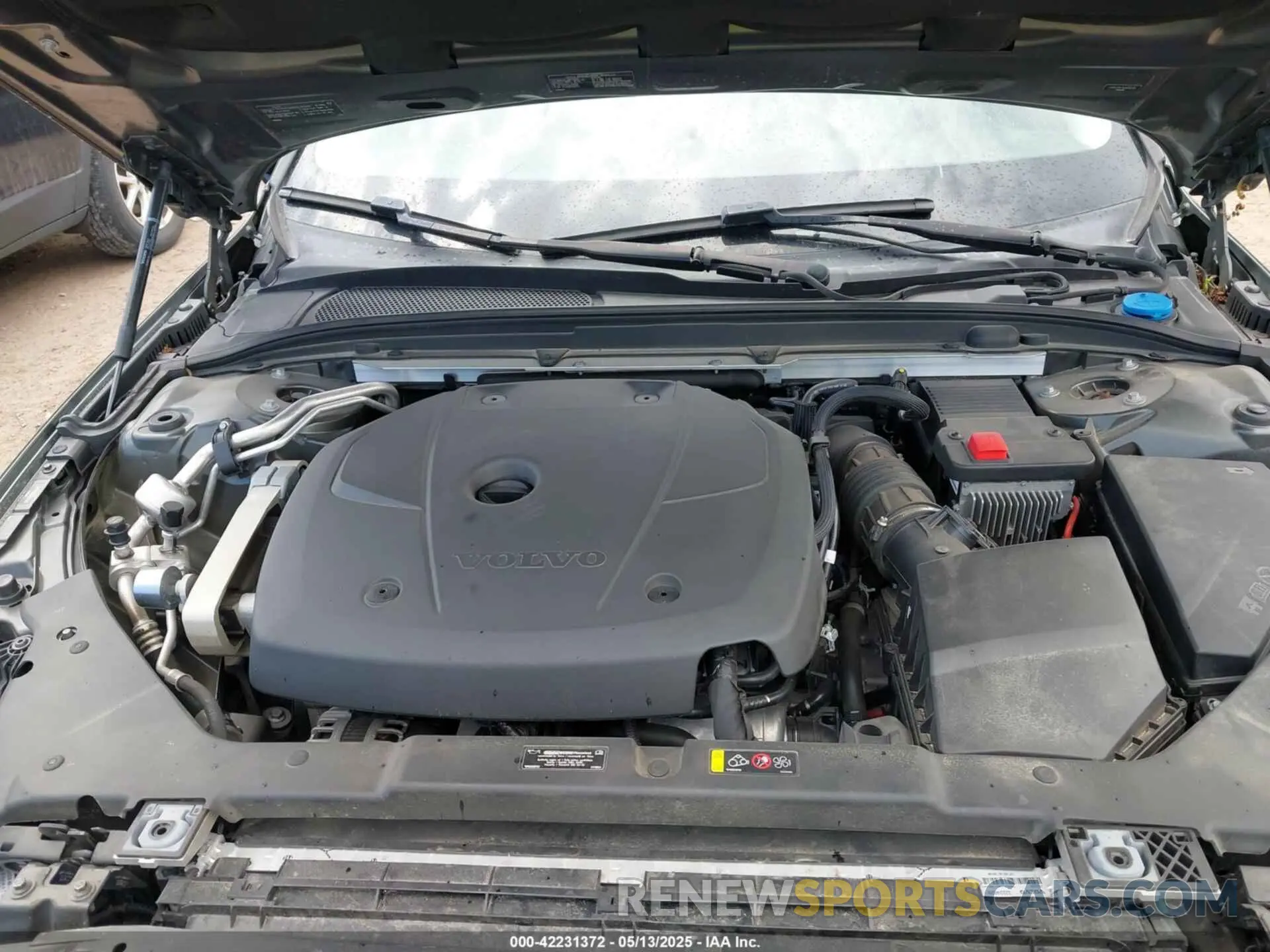 10 fotografías del automóvil dañado 7JRA22TK1KG018249 VOLVO S60 2019