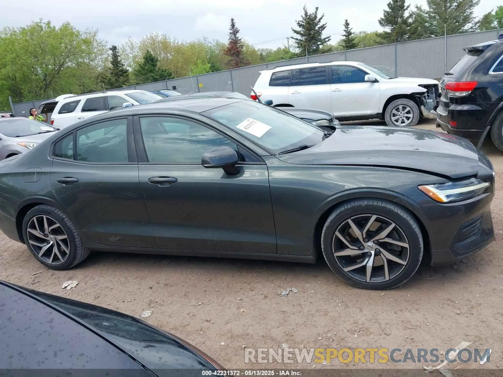 13 fotografías del automóvil dañado 7JRA22TK1KG018249 VOLVO S60 2019