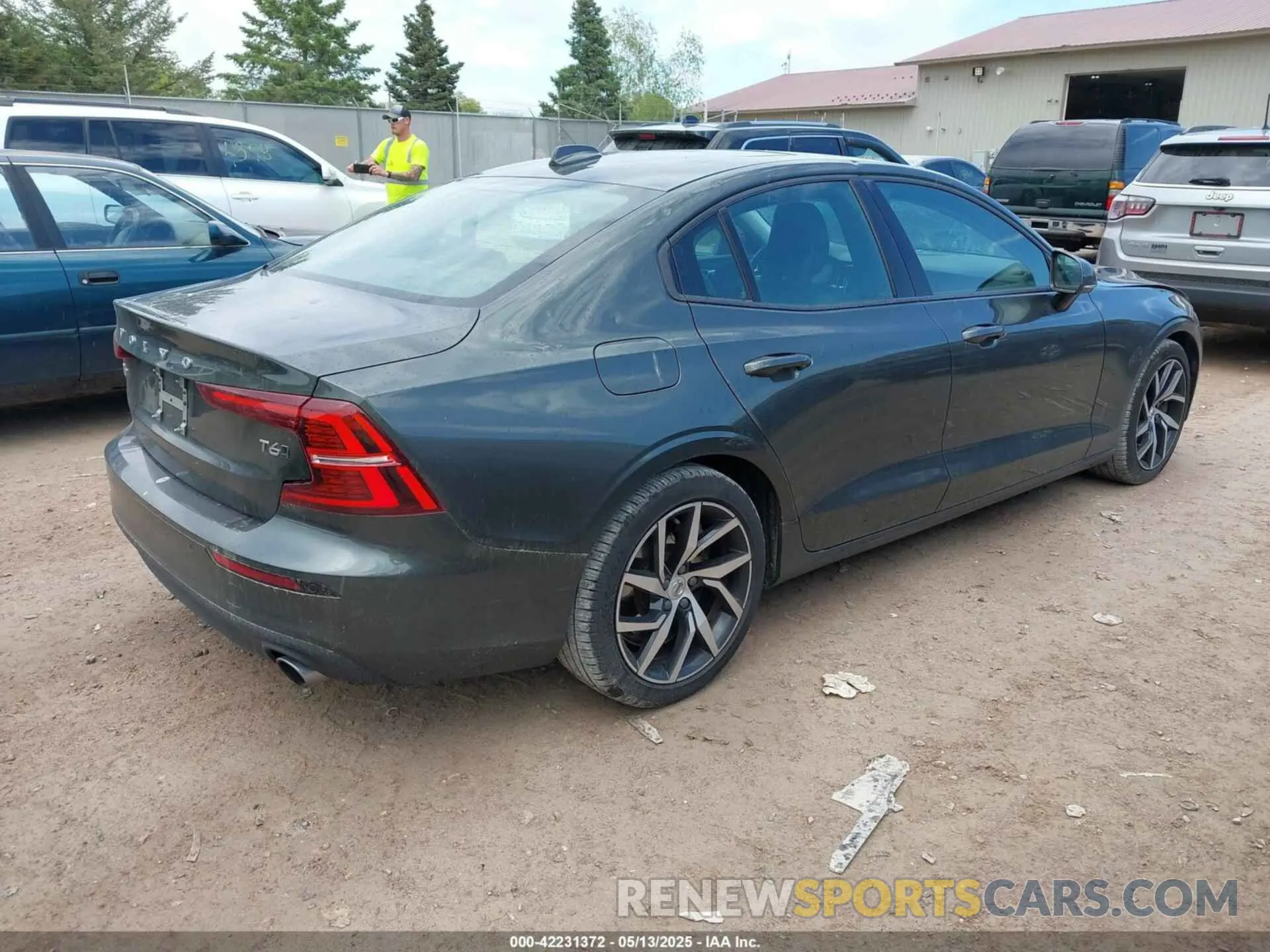 4 fotografías del automóvil dañado 7JRA22TK1KG018249 VOLVO S60 2019