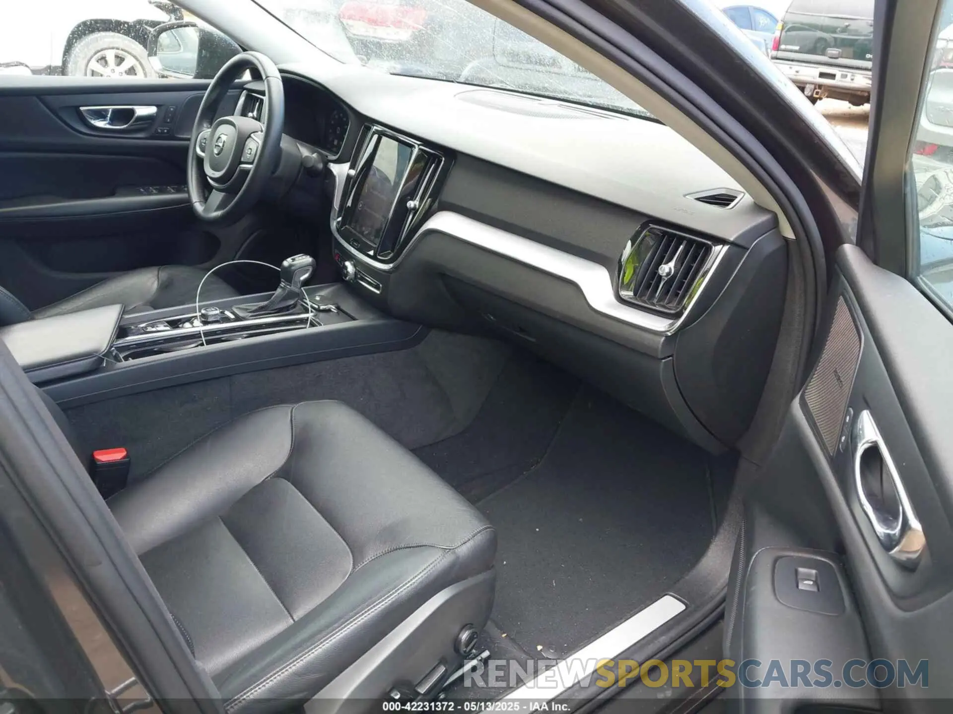 5 fotografías del automóvil dañado 7JRA22TK1KG018249 VOLVO S60 2019