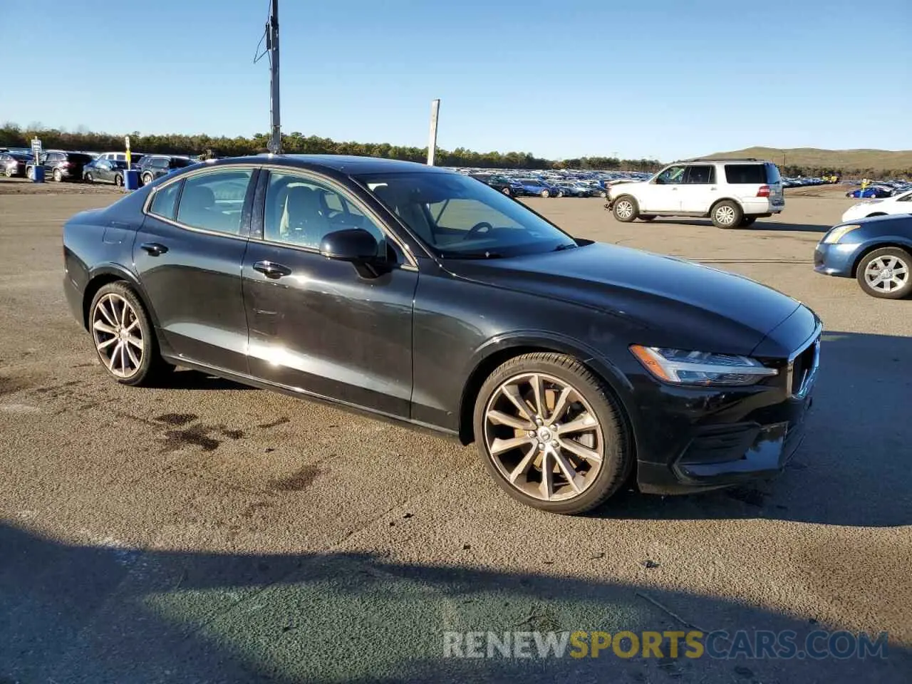 4 fotografías del automóvil dañado 7JRA22TK2KG017319 VOLVO S60 2019
