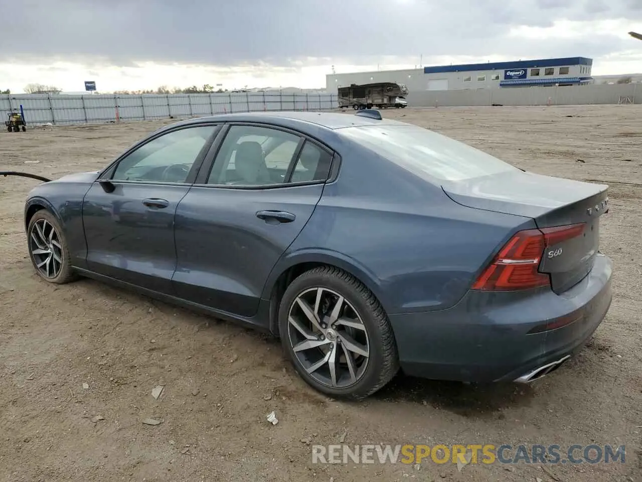 2 fotografías del automóvil dañado 7JRA22TK4KG004975 VOLVO S60 2019