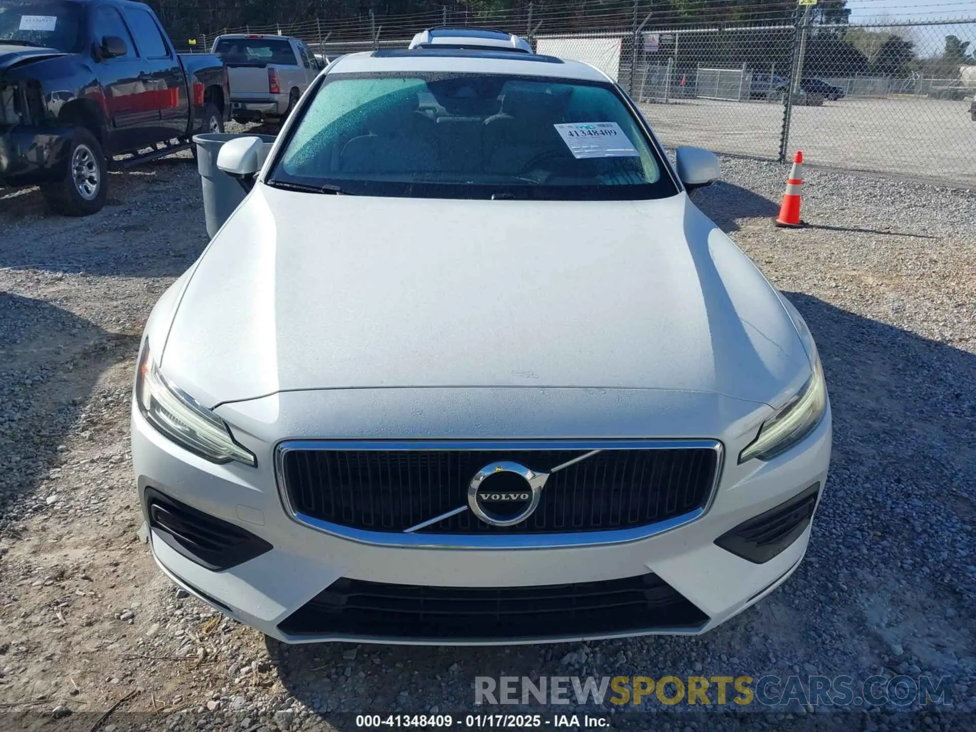 12 fotografías del automóvil dañado 7JRA22TK4KG007617 VOLVO S60 2019