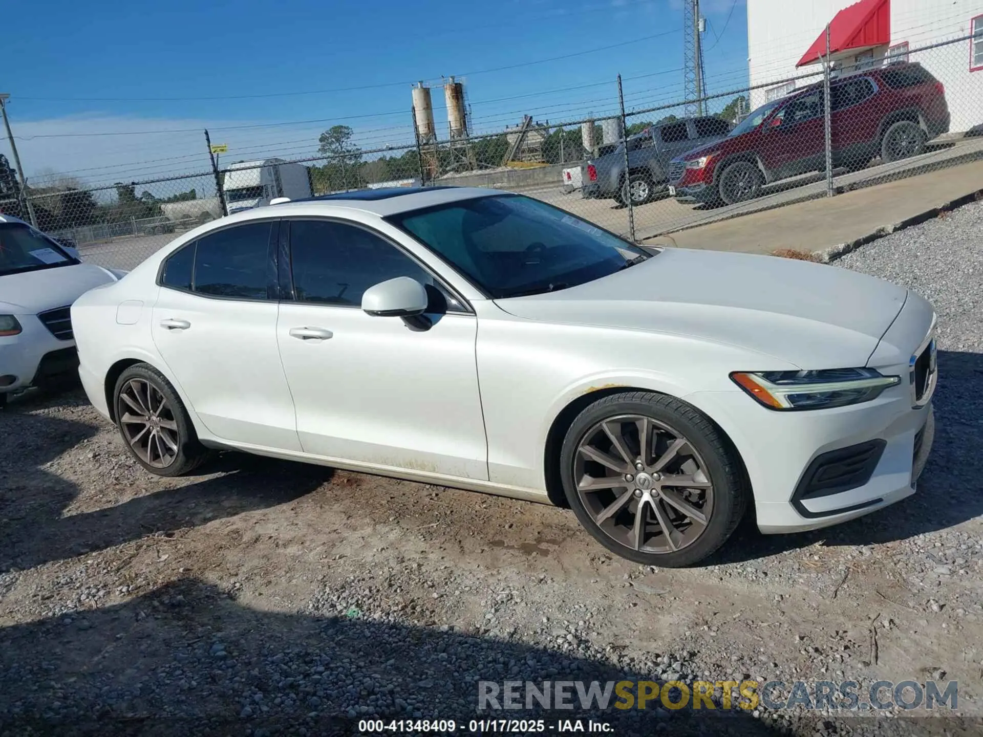 13 fotografías del automóvil dañado 7JRA22TK4KG007617 VOLVO S60 2019