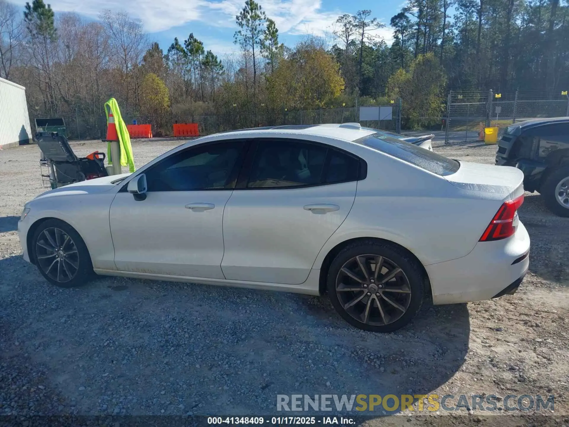 14 fotografías del automóvil dañado 7JRA22TK4KG007617 VOLVO S60 2019