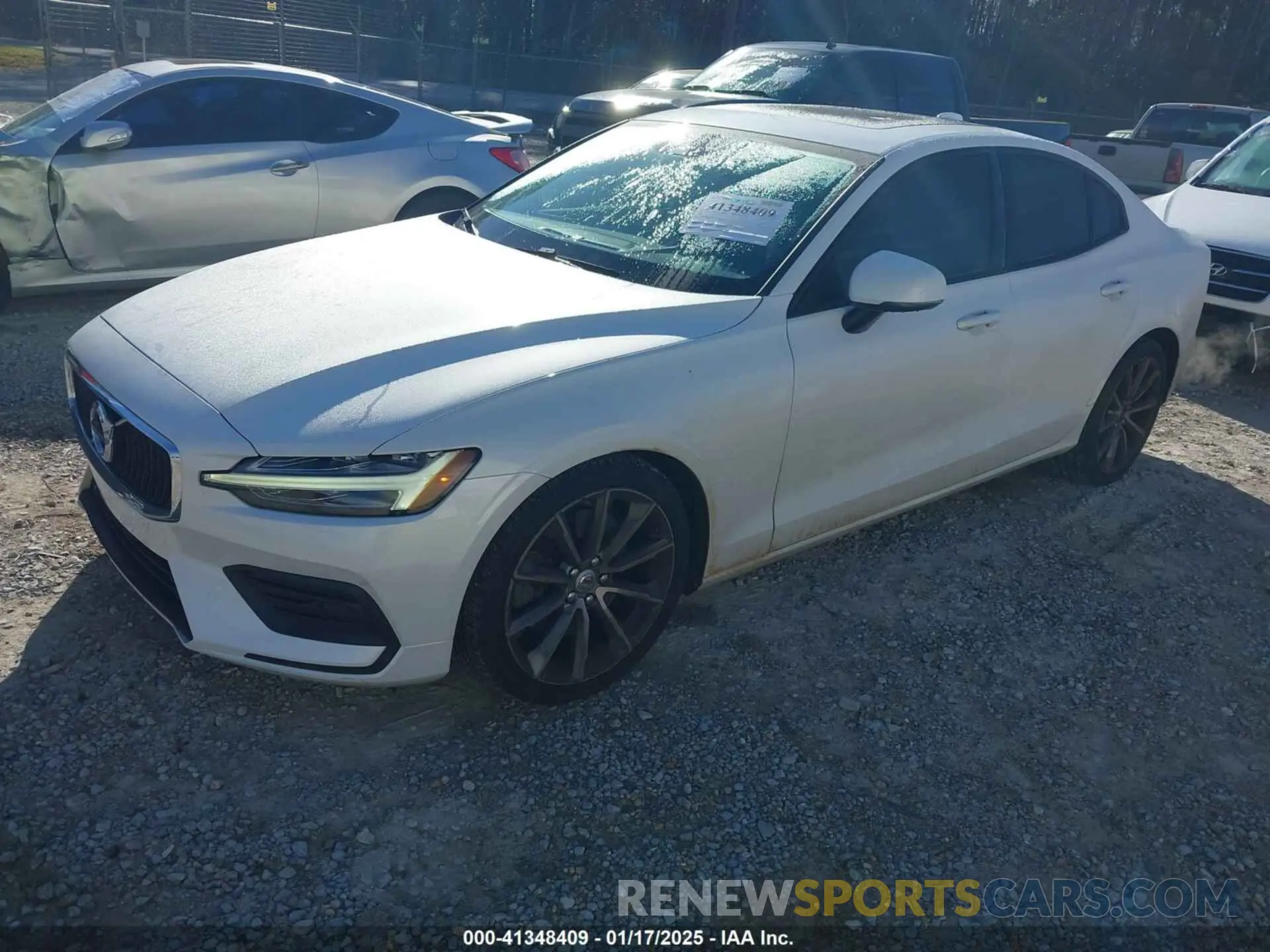 2 fotografías del automóvil dañado 7JRA22TK4KG007617 VOLVO S60 2019