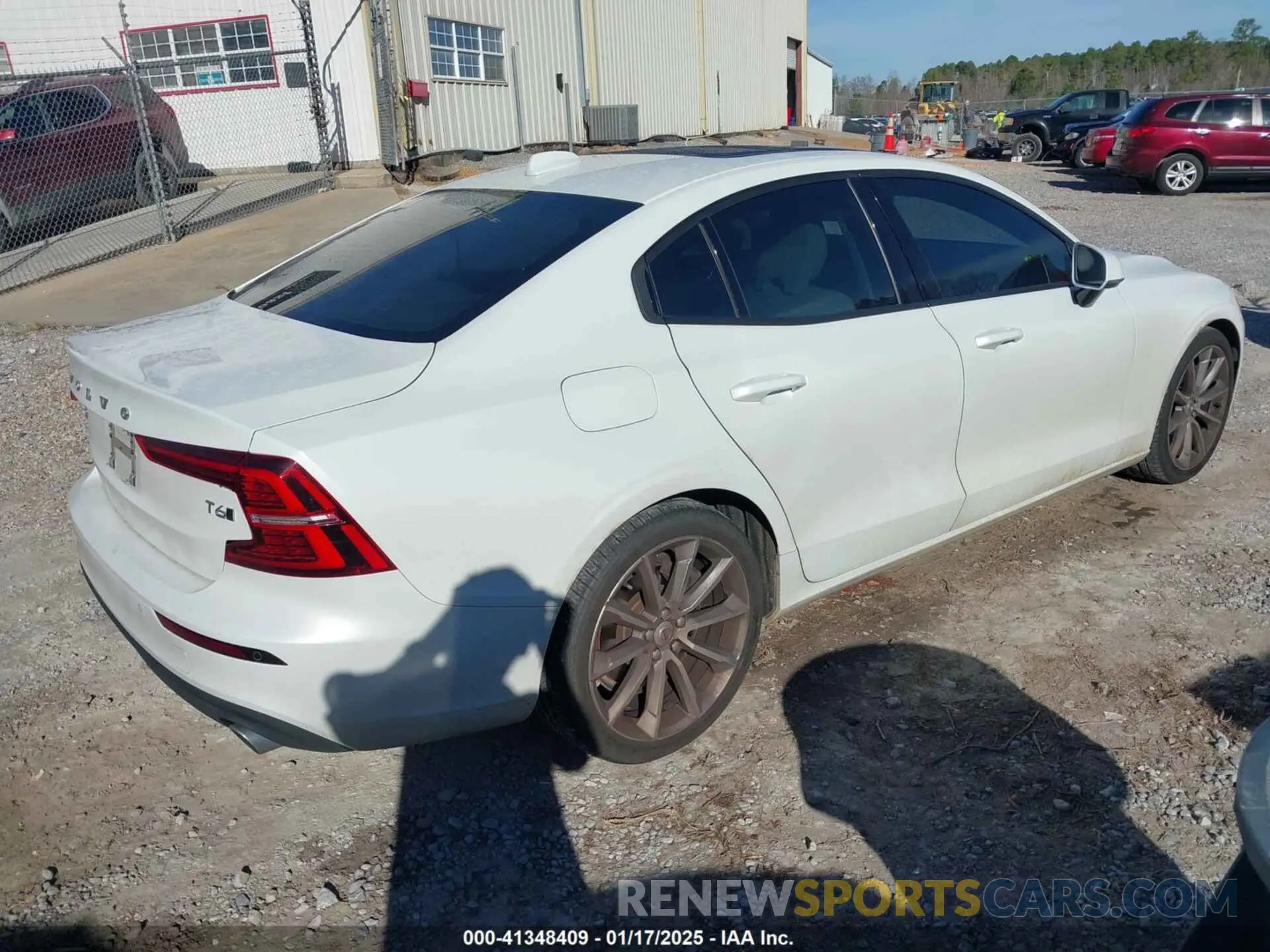 4 fotografías del automóvil dañado 7JRA22TK4KG007617 VOLVO S60 2019