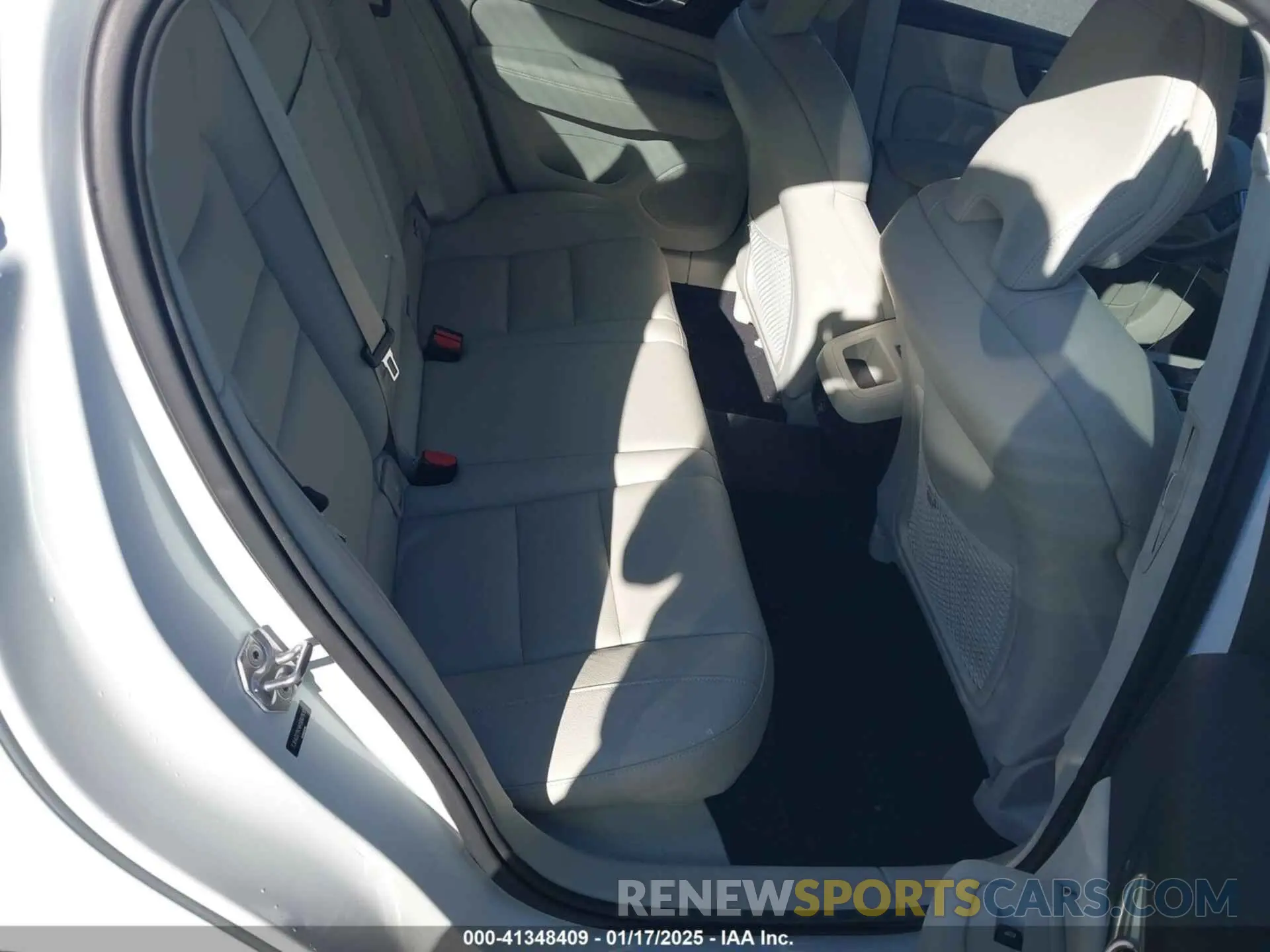 8 fotografías del automóvil dañado 7JRA22TK4KG007617 VOLVO S60 2019