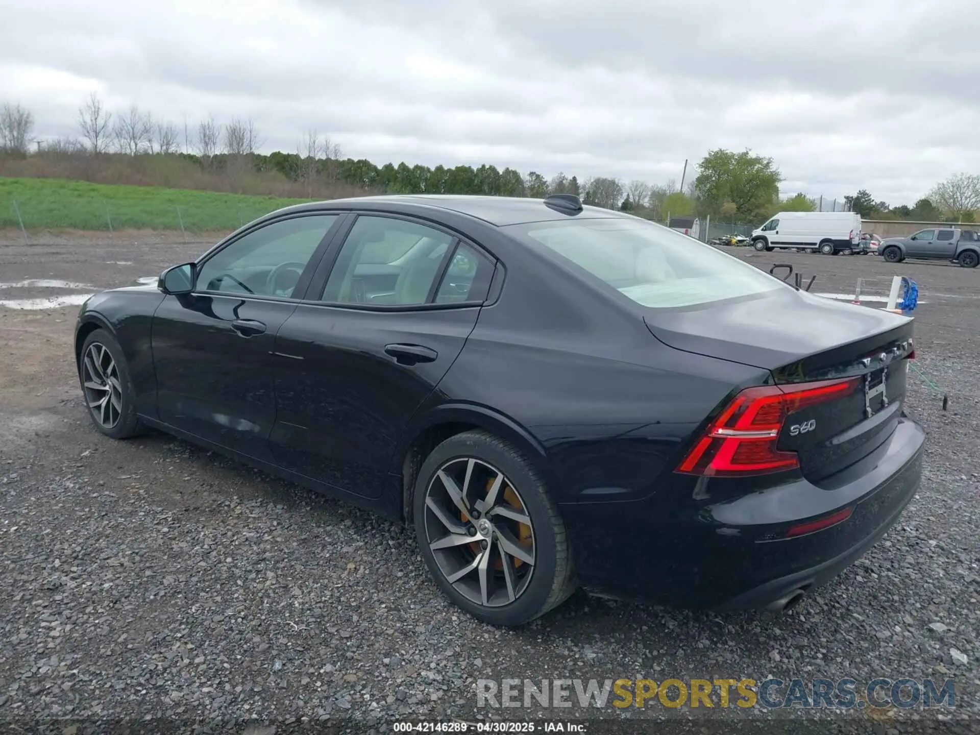 3 fotografías del automóvil dañado 7JRA22TK5KG018383 VOLVO S60 2019