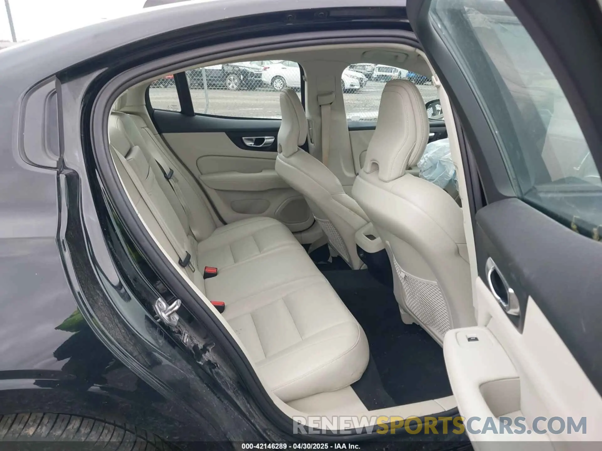 8 fotografías del automóvil dañado 7JRA22TK5KG018383 VOLVO S60 2019